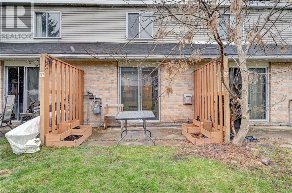 67 Valleyview Road Unit# 37, Kitchener, Ontario  N2E 3J1 - Photo 39 - 40740626