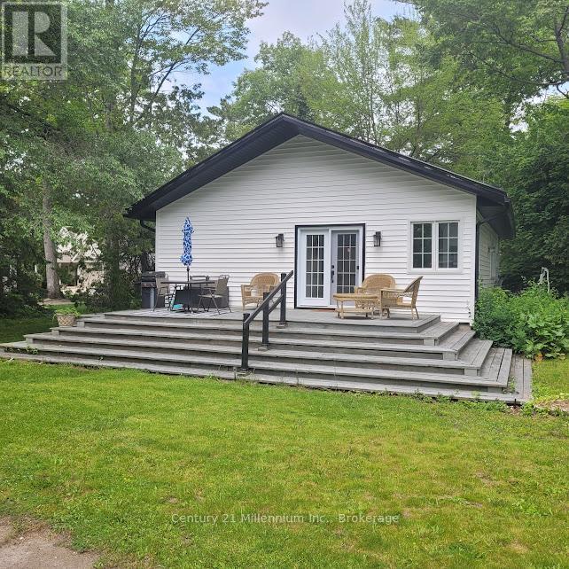 19 Hastings Avenue, Tiny, Ontario  L0L 1P0 - Photo 2 - S12216672