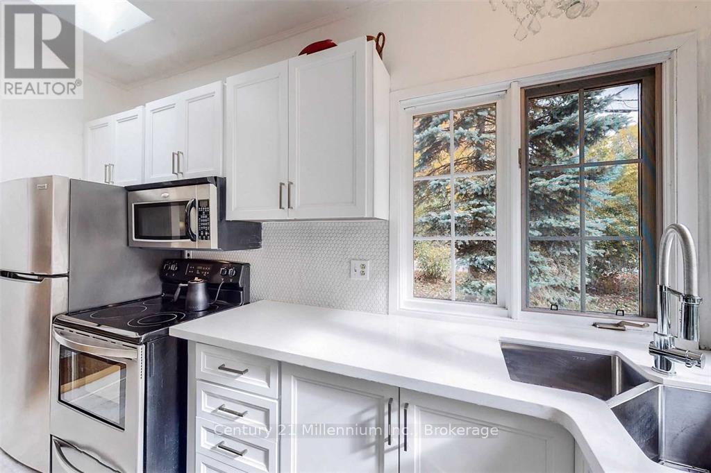 19 Hastings Avenue, Tiny, Ontario  L0L 1P0 - Photo 8 - S12216672