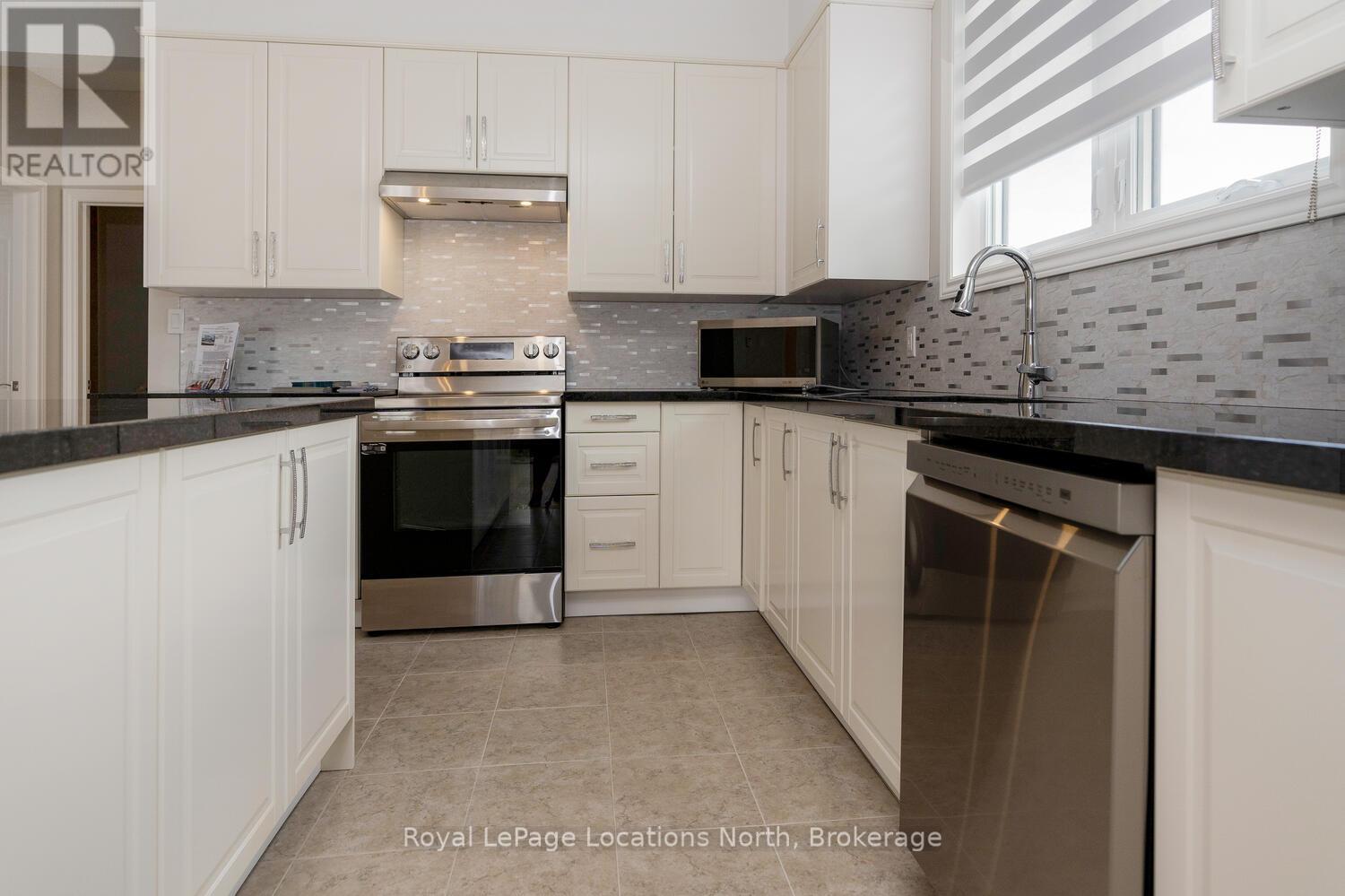 40 Waterview Road, Wasaga Beach, Ontario  L9Z 0E9 - Photo 17 - S12216823