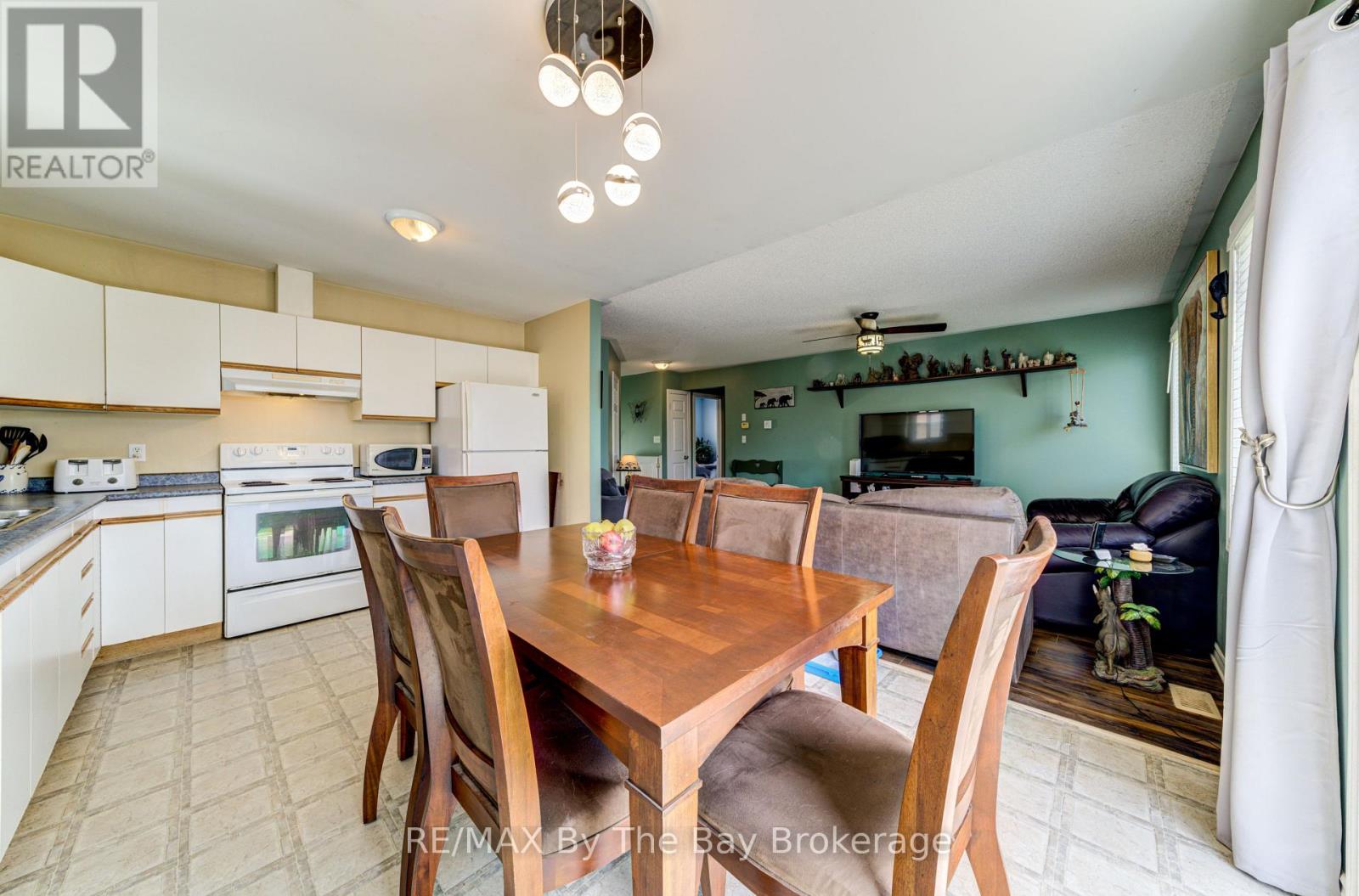 36a Meadowlark Boulevard, Wasaga Beach, Ontario  L9Z 3B2 - Photo 18 - S12216880