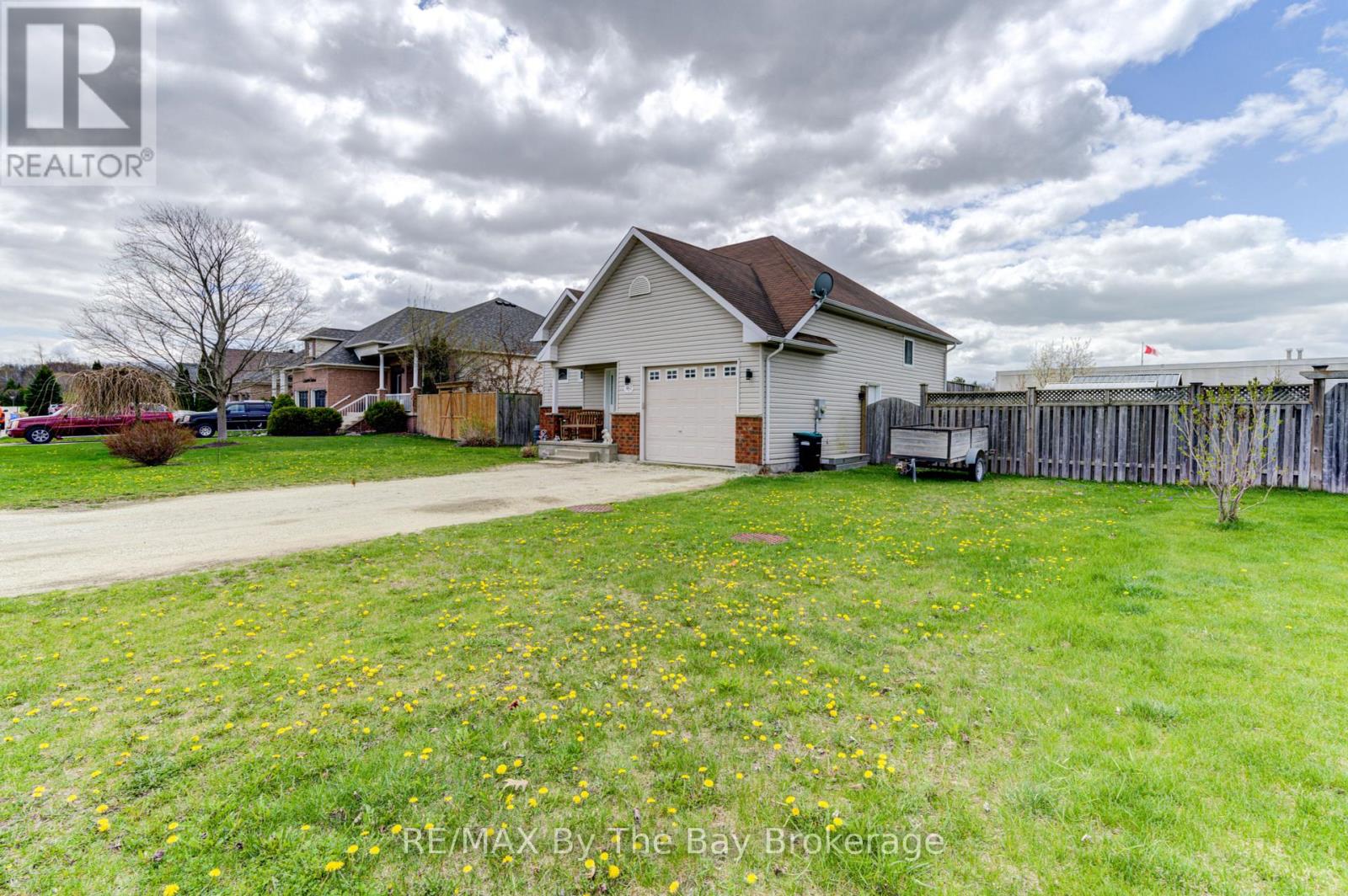 36a Meadowlark Boulevard, Wasaga Beach, Ontario  L9Z 3B2 - Photo 2 - S12216880