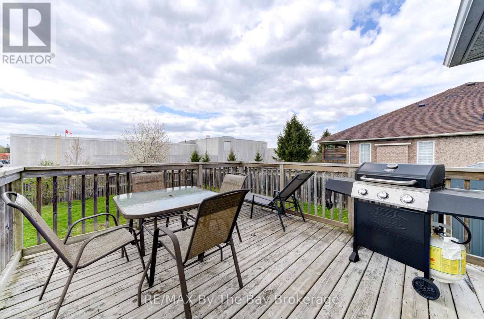 36a Meadowlark Boulevard, Wasaga Beach, Ontario  L9Z 3B2 - Photo 31 - S12216880