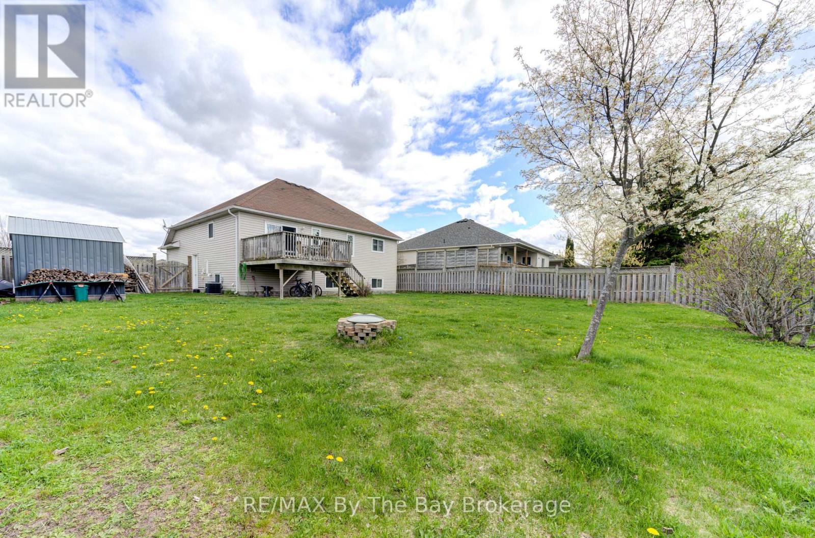 36a Meadowlark Boulevard, Wasaga Beach, Ontario  L9Z 3B2 - Photo 37 - S12216880