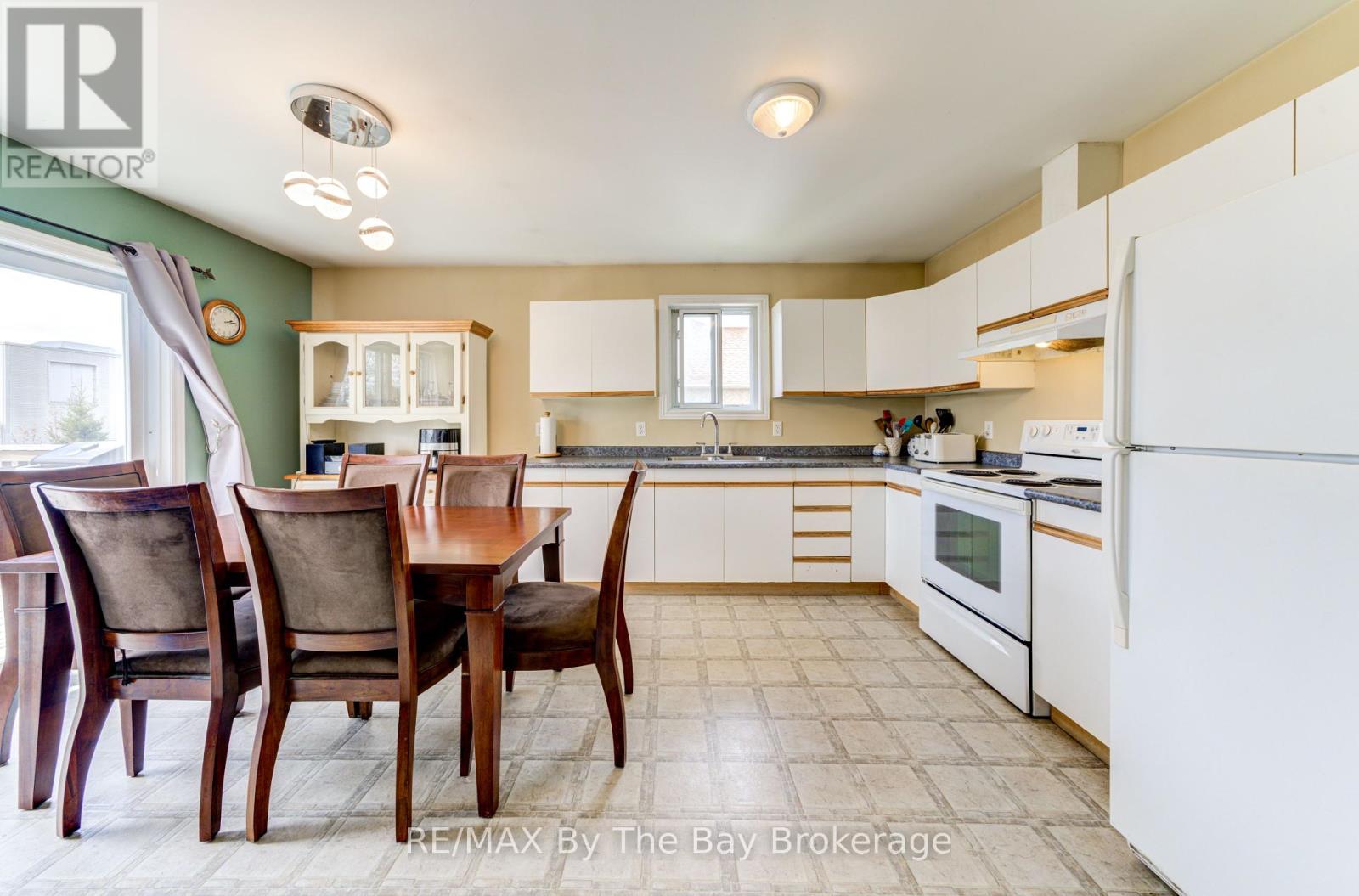 36a Meadowlark Boulevard, Wasaga Beach, Ontario  L9Z 3B2 - Photo 7 - S12216880