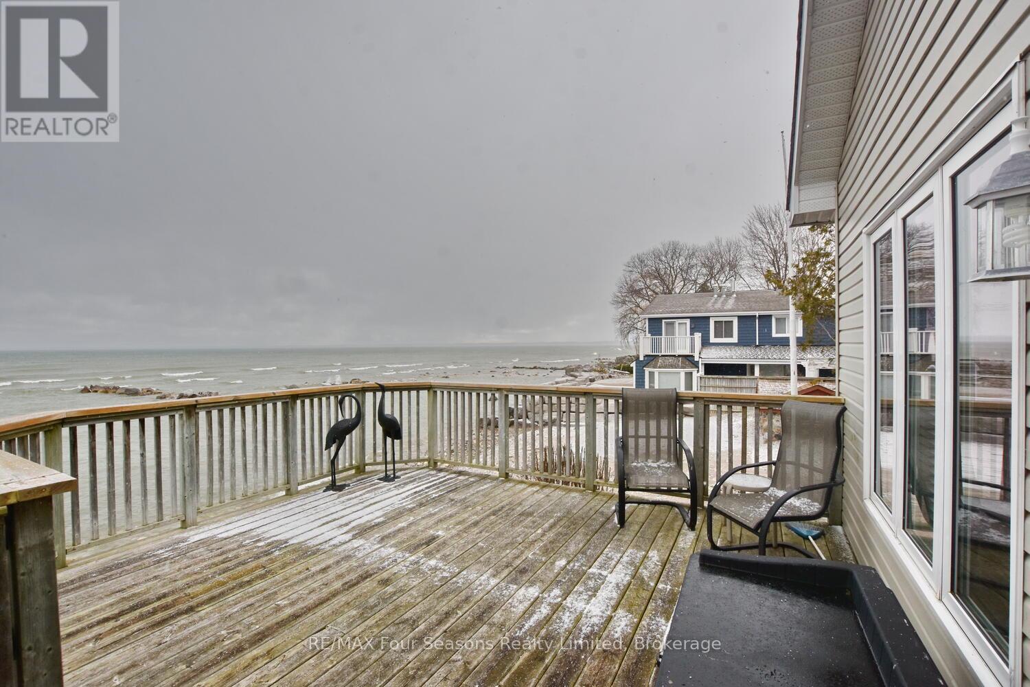 46 William Avenue, Wasaga Beach, Ontario  L9Z 2X3 - Photo 11 - S12216992