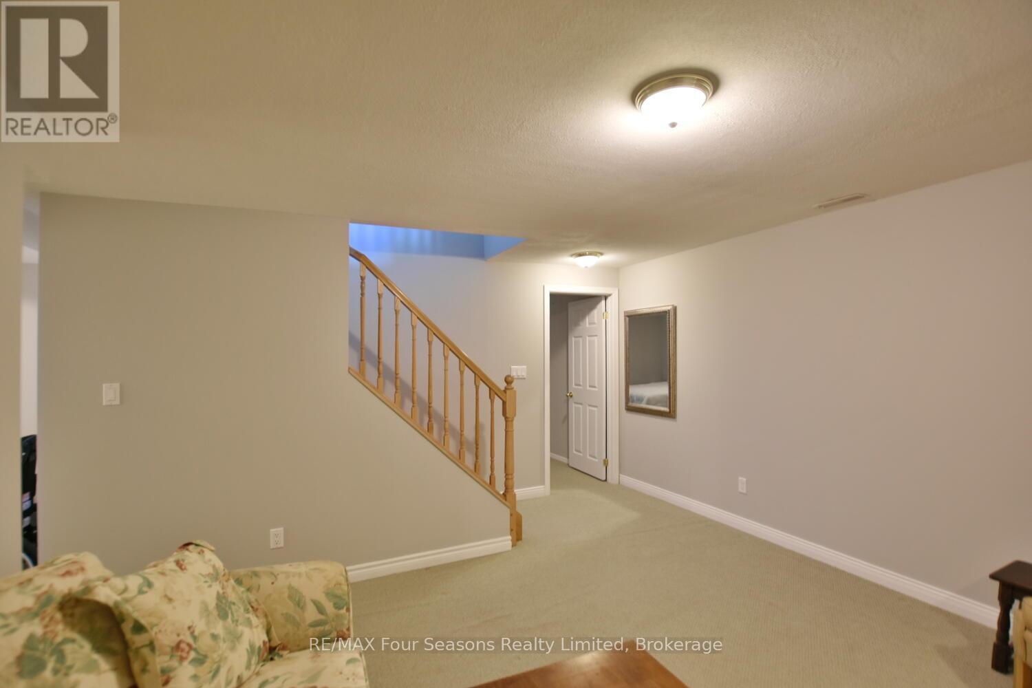 46 William Avenue, Wasaga Beach, Ontario  L9Z 2X3 - Photo 42 - S12216992