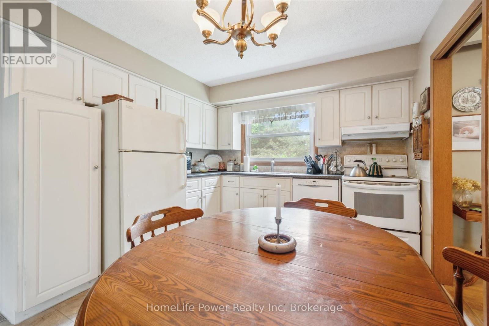 19 Bishop Court, Guelph, Ontario  N1G 2R8 - Photo 17 - X12217079