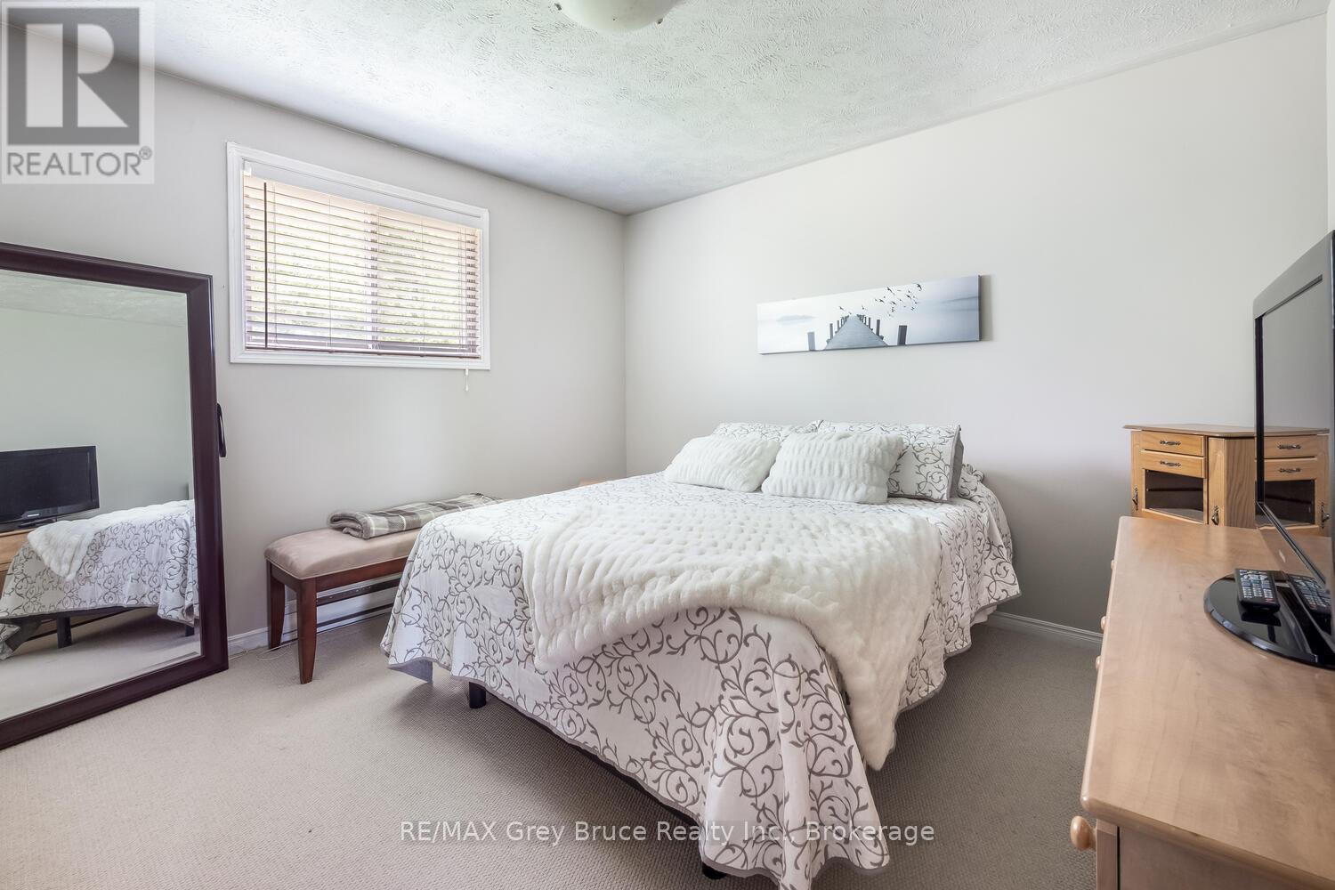 770 27th Street W, Owen Sound, Ontario  N4K 4J8 - Photo 15 - X12217680
