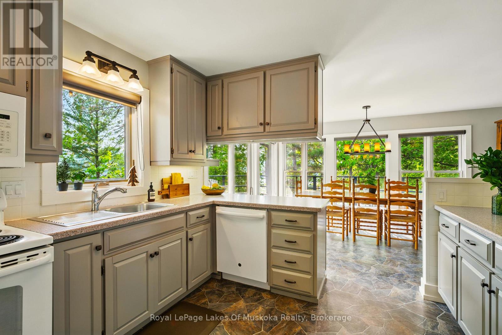 1162-2 Osborne Point Road, Lake Of Bays, Ontario  P0H 0A9 - Photo 19 - X12218234
