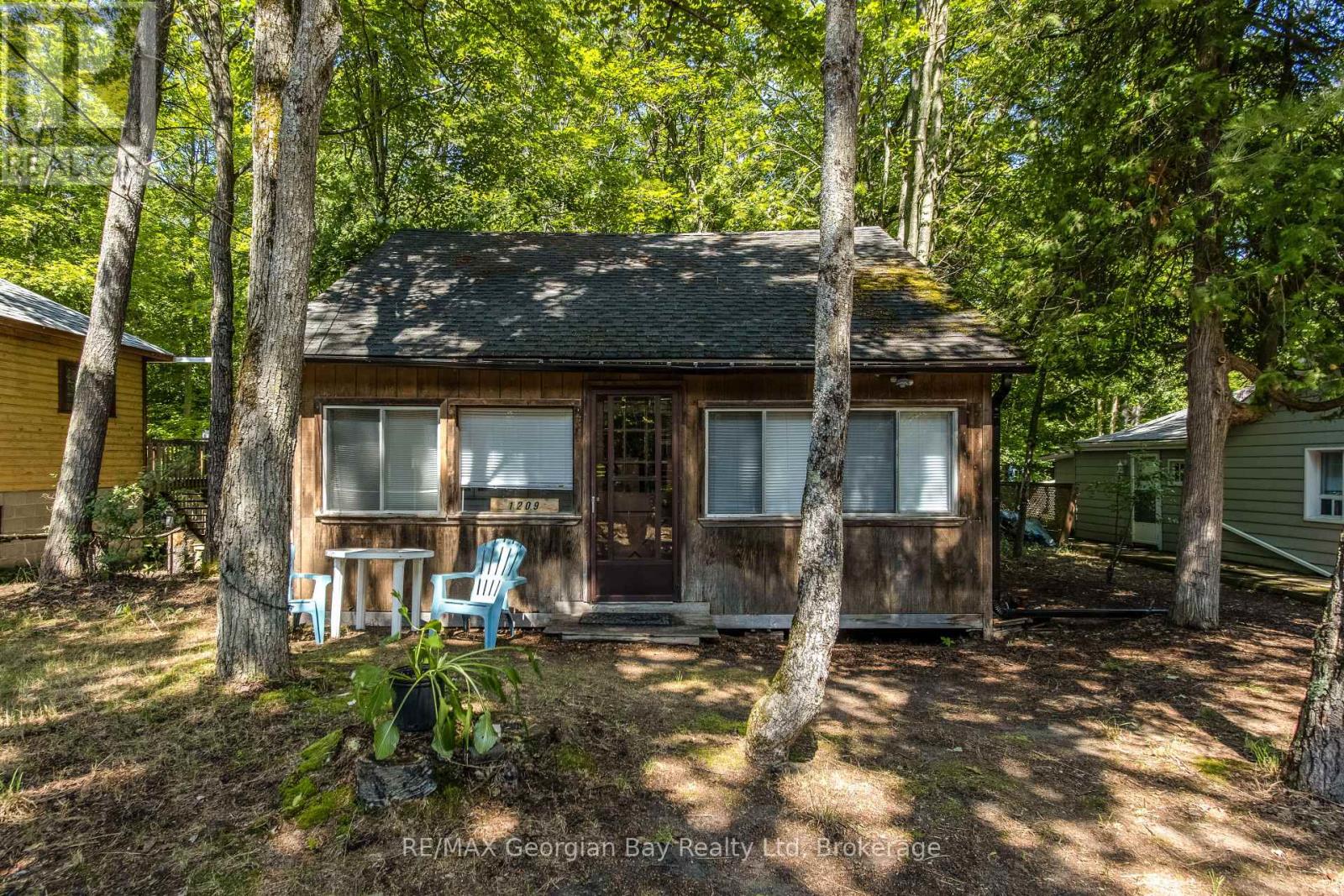 1209 Tiny Beaches Road S, Tiny, Ontario  L0L 2T0 - Photo 5 - S12218431
