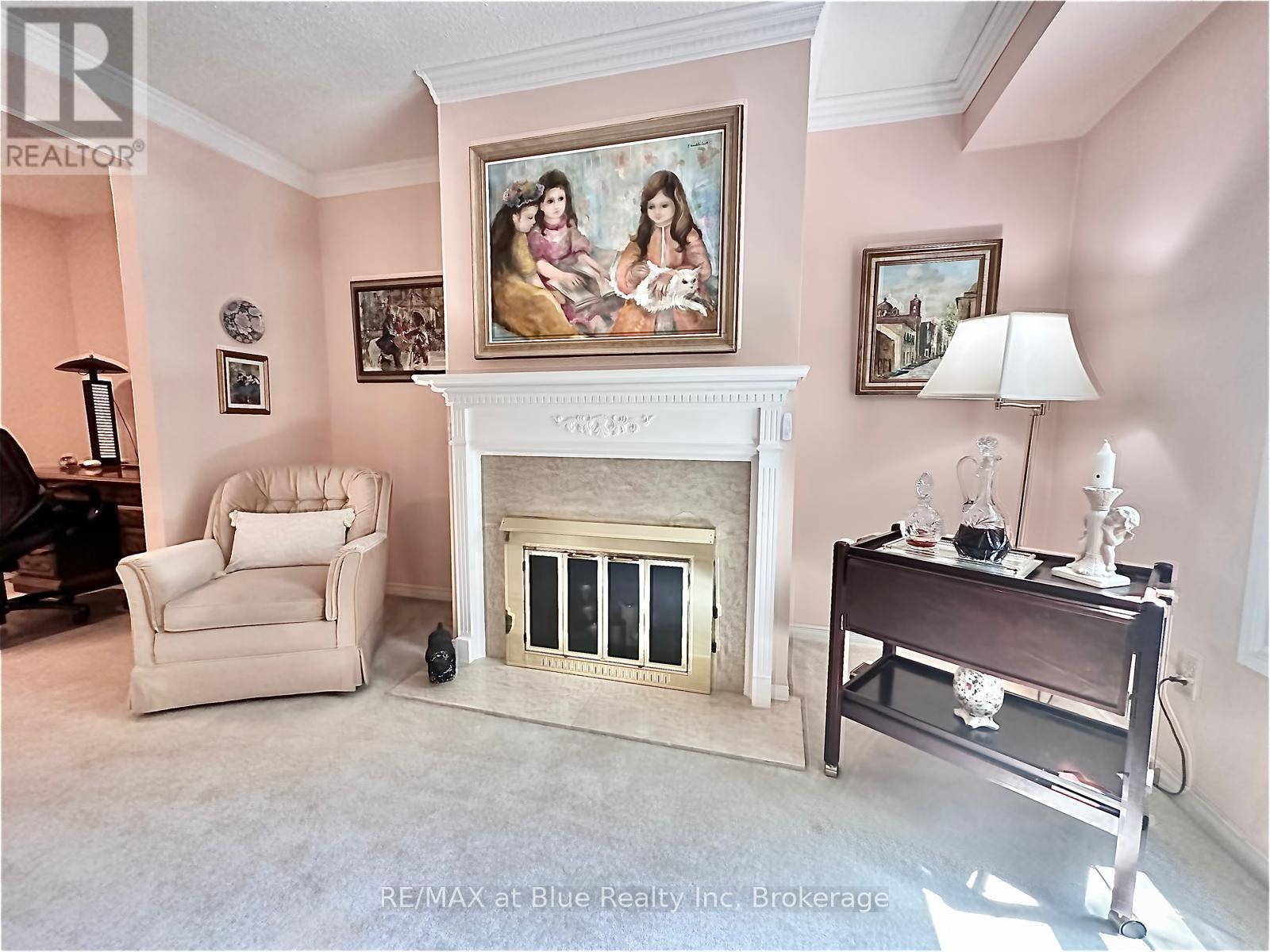 8 Stornwood Court, Brampton, Ontario  L6W 4H4 - Photo 3 - W12218347