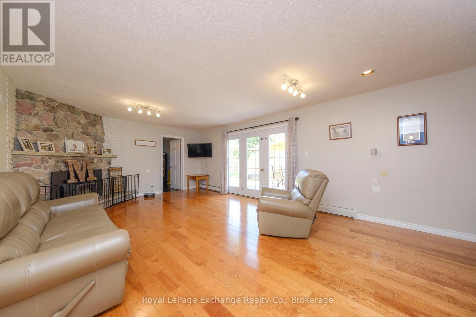 71 Queen Street, Huron-Kinloss, Ontario  N0G 2R0 - Photo 18 - X12218343
