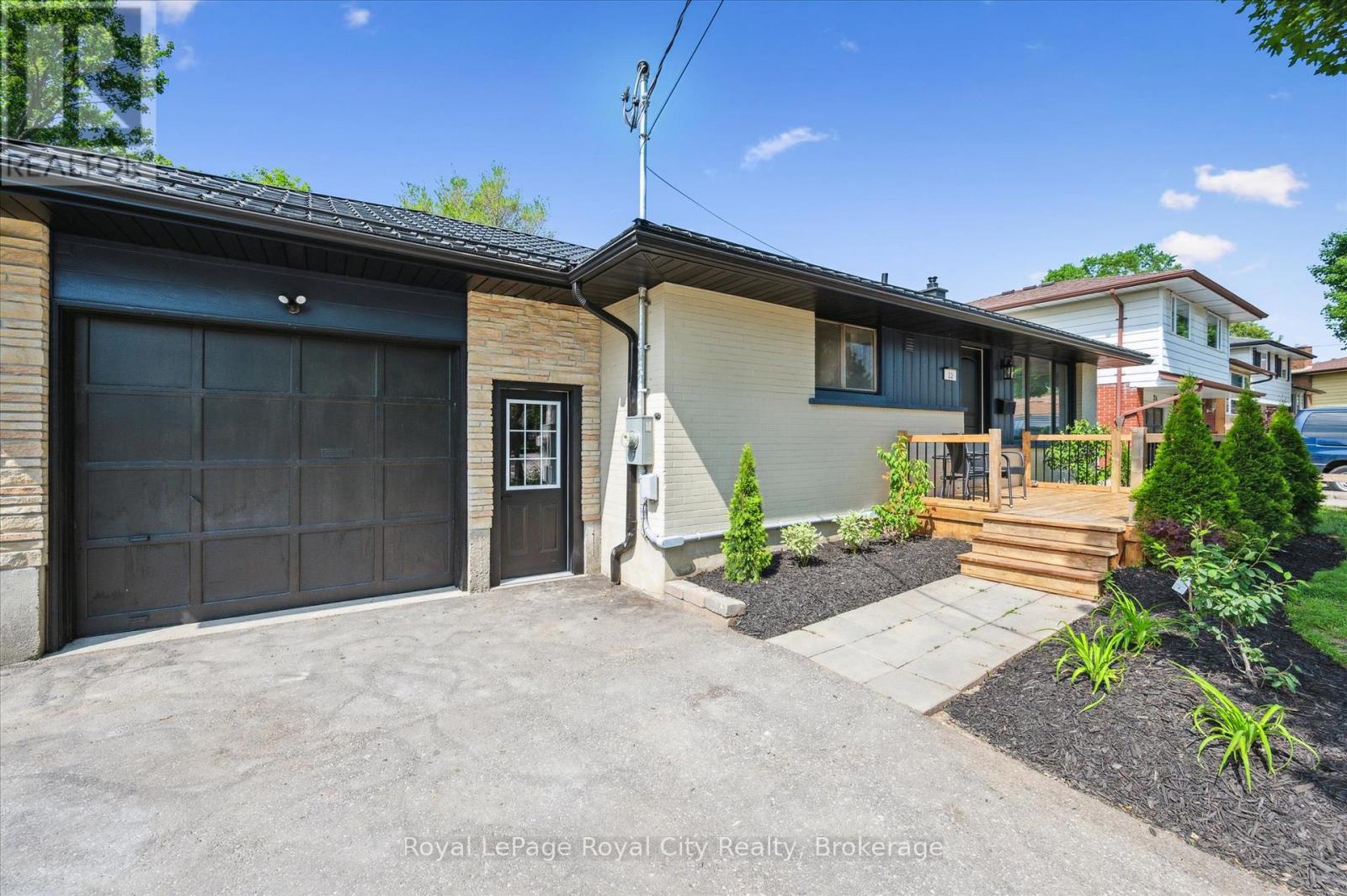 22 Heath Road, Guelph, Ontario  N1H 6G9 - Photo 4 - X12218553