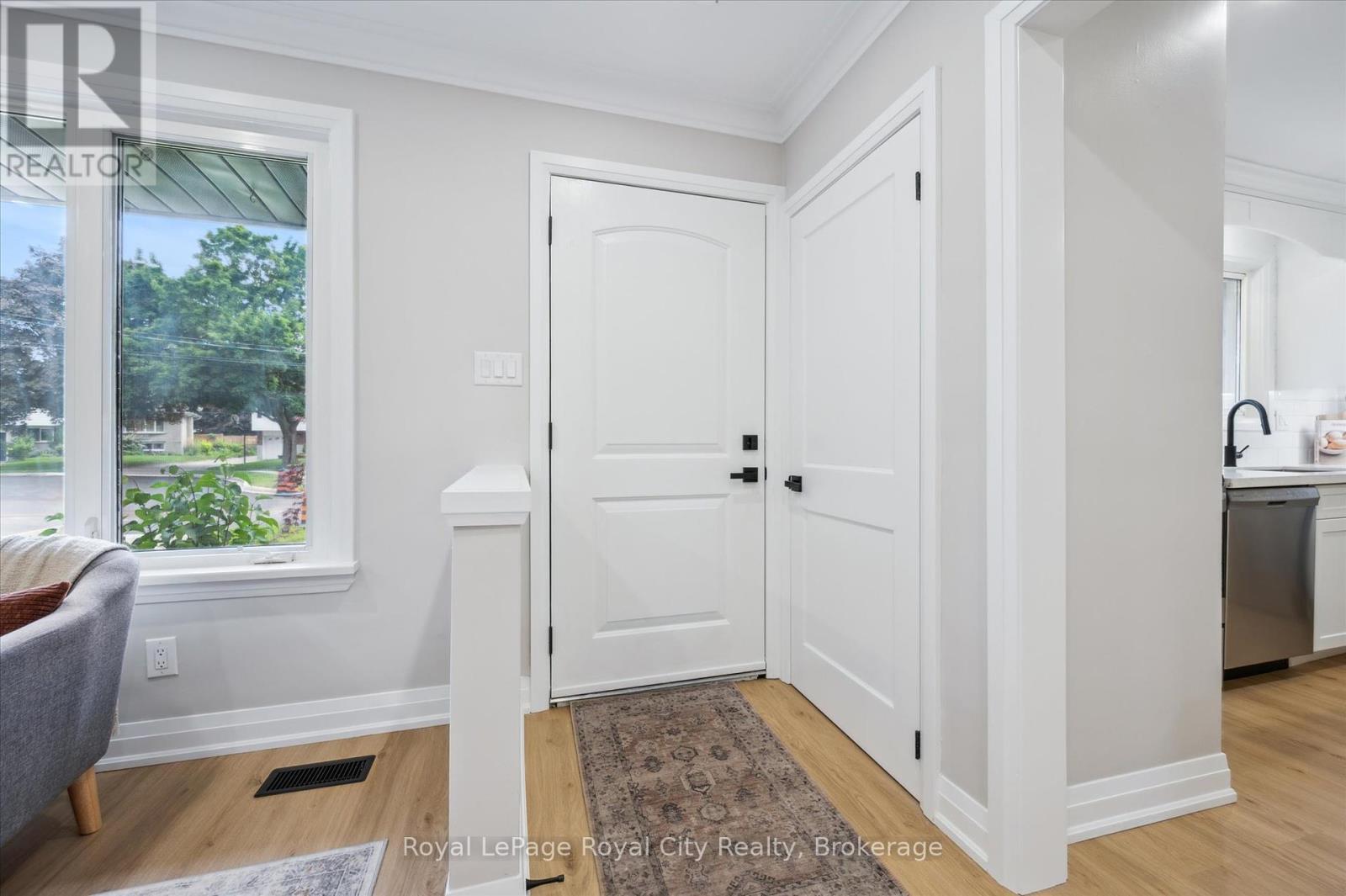 22 Heath Road, Guelph, Ontario  N1H 6G9 - Photo 7 - X12218553