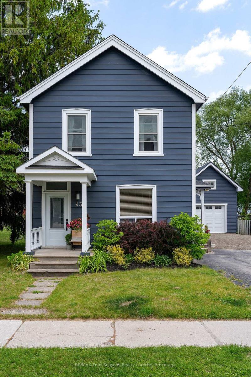43 Cedar Street, Collingwood, Ontario  L9Y 3A4 - Photo 2 - S12218826