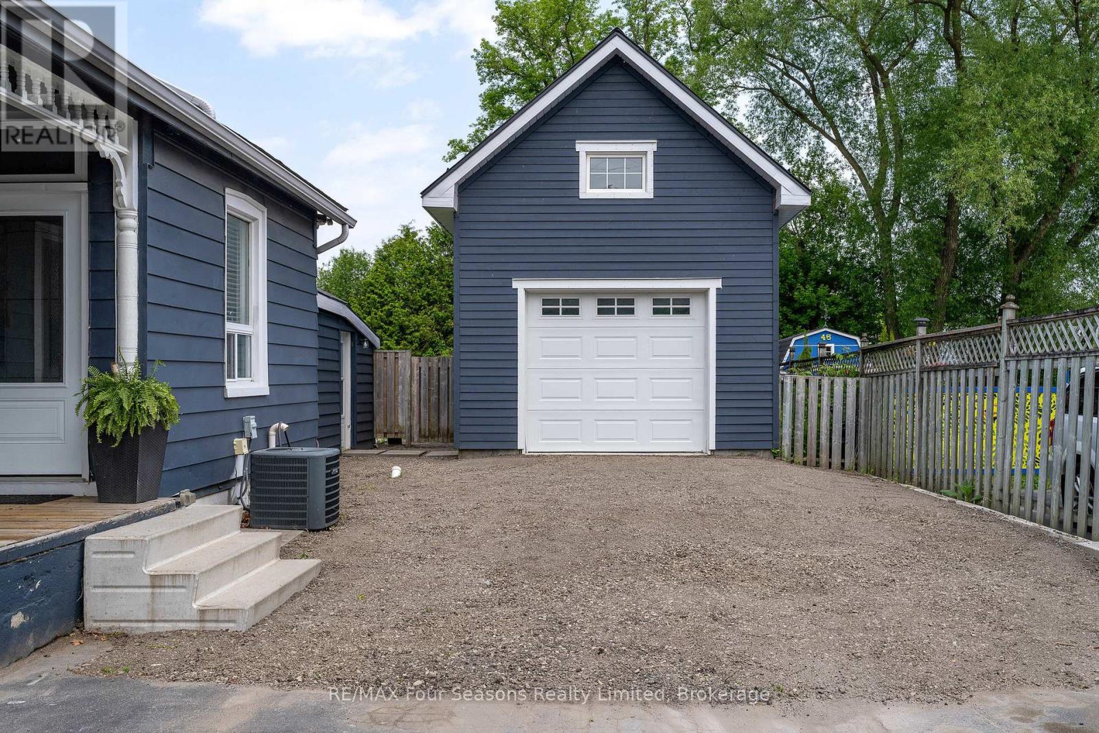43 Cedar Street, Collingwood, Ontario  L9Y 3A4 - Photo 4 - S12218826
