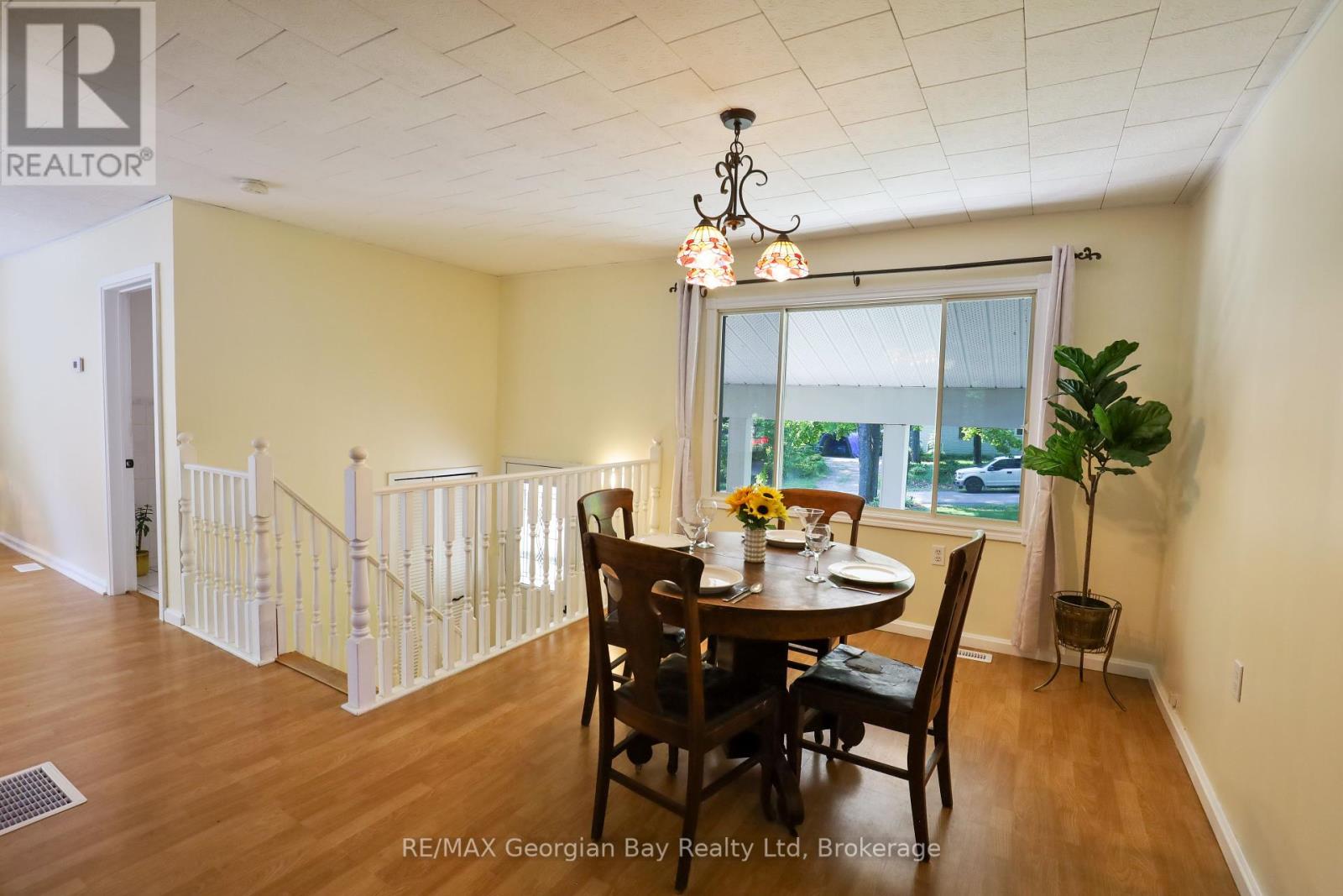 8 Robin Court, Tiny, Ontario  L9M 0B9 - Photo 5 - S12219154