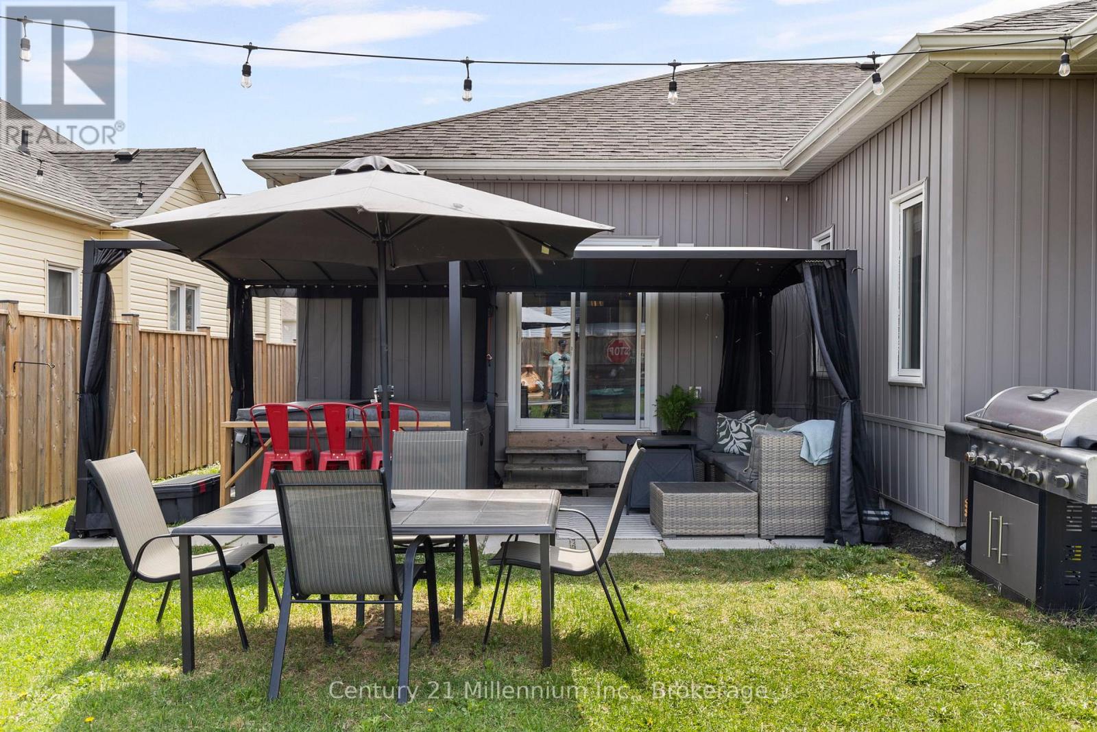 14 Drysdale Drive, Springwater, Ontario  L0L 1P0 - Photo 35 - S12219259