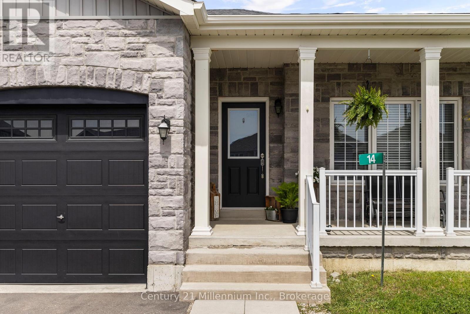 14 Drysdale Drive, Springwater, Ontario  L0L 1P0 - Photo 4 - S12219259