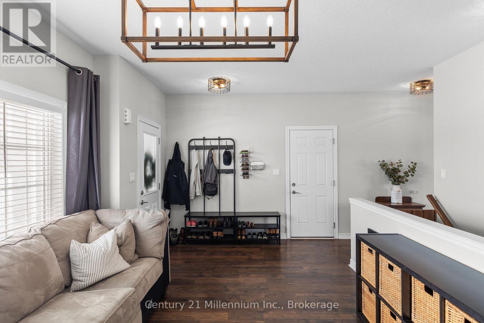 14 Drysdale Drive, Springwater, Ontario  L0L 1P0 - Photo 5 - S12219259
