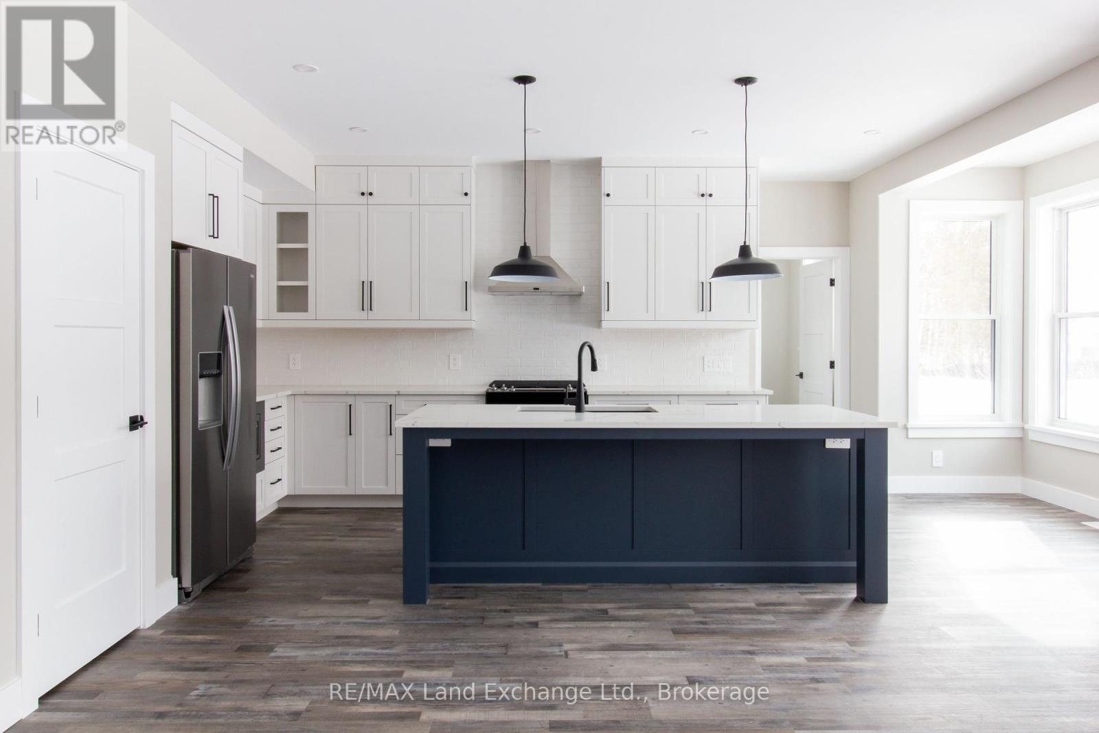 25 Lakeforest Drive, Saugeen Shores, Ontario  N0H 2L0 - Photo 10 - X12219216