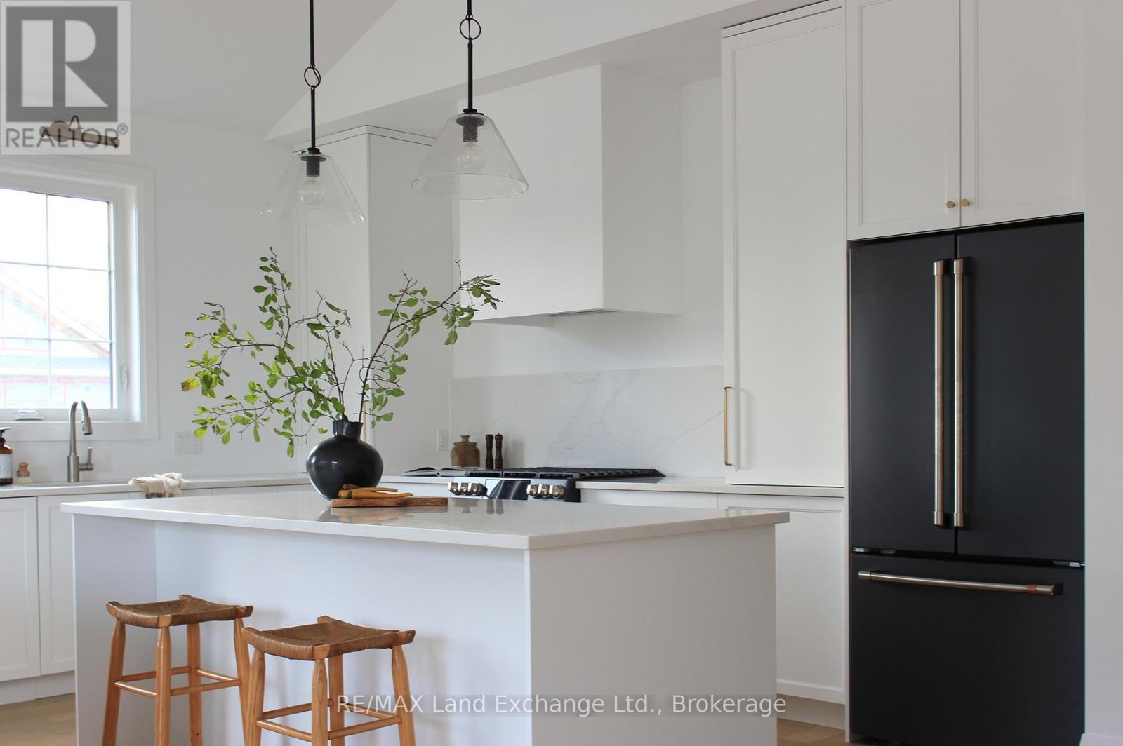 25 Lakeforest Drive, Saugeen Shores, Ontario  N0H 2L0 - Photo 5 - X12219216