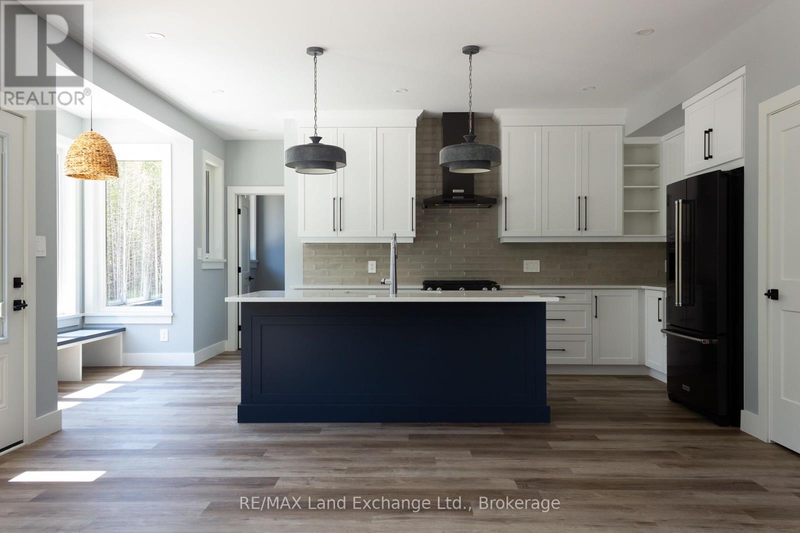 25 Lakeforest Drive, Saugeen Shores, Ontario  N0H 2L0 - Photo 7 - X12219216