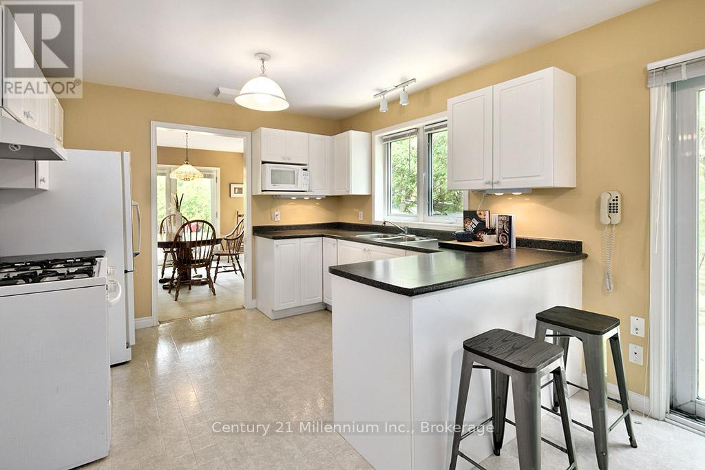 111 Patricia Drive, Blue Mountains, Ontario  L9Y 0P1 - Photo 17 - X12219636