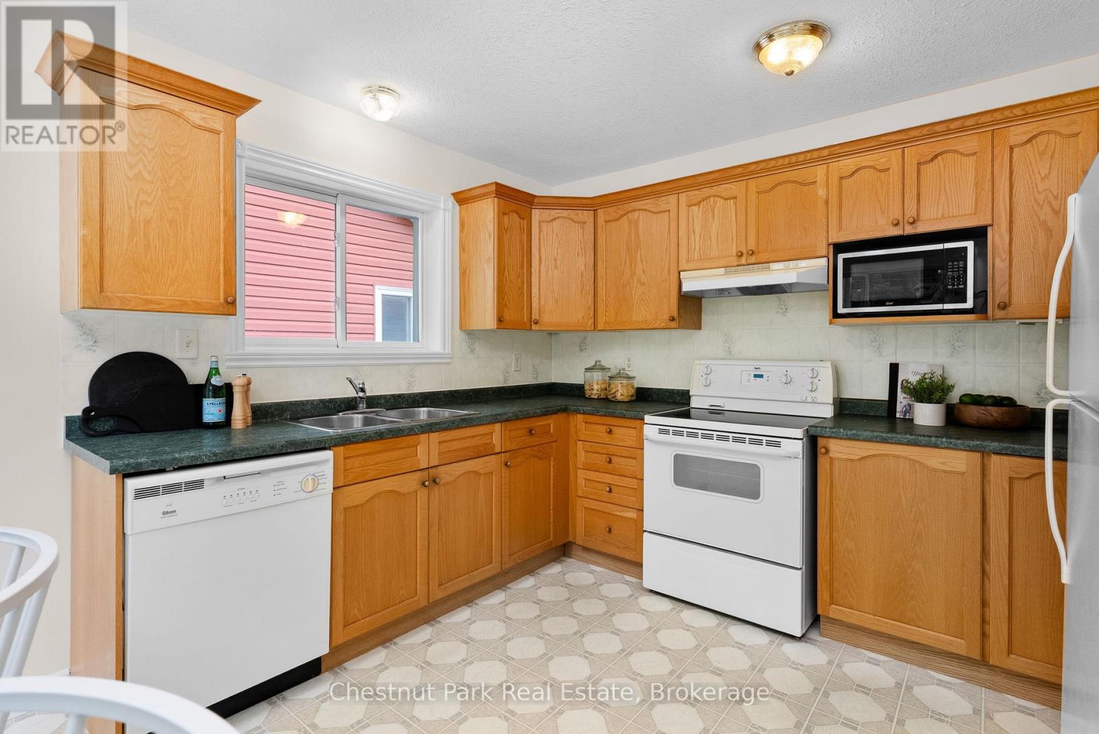 20 Hilltop Drive, Huntsville, Ontario  P1H 1C5 - Photo 11 - X12219671