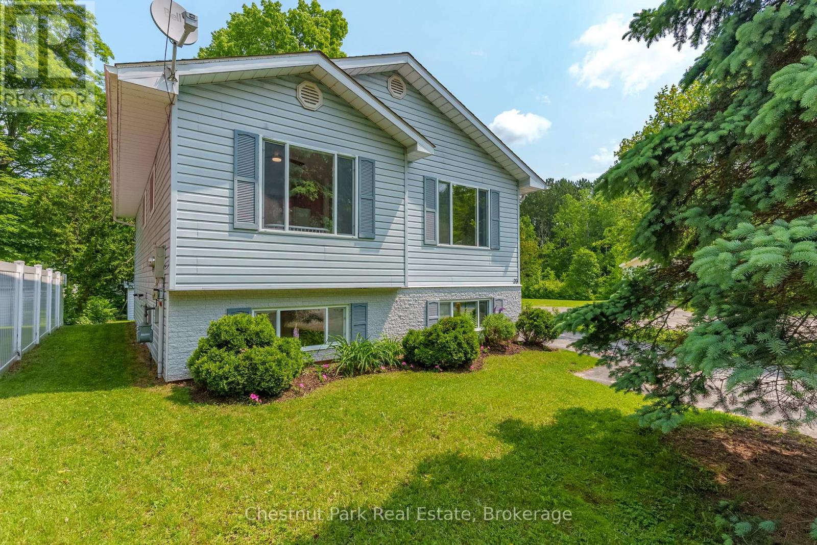 20 Hilltop Drive, Huntsville, Ontario  P1H 1C5 - Photo 2 - X12219671