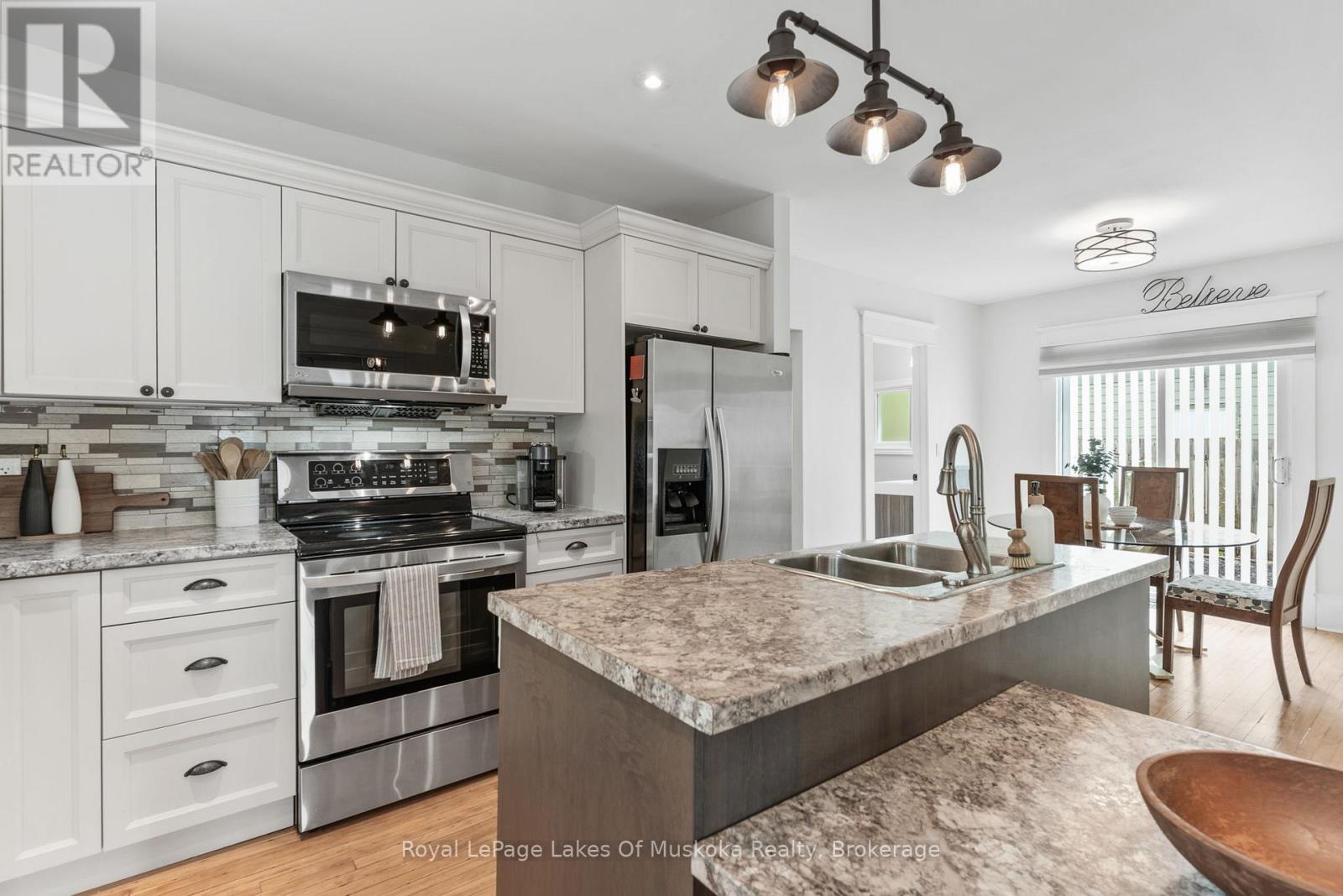 8 North Road, Lake Of Bays, Ontario  P0B 1A0 - Photo 11 - X12219922