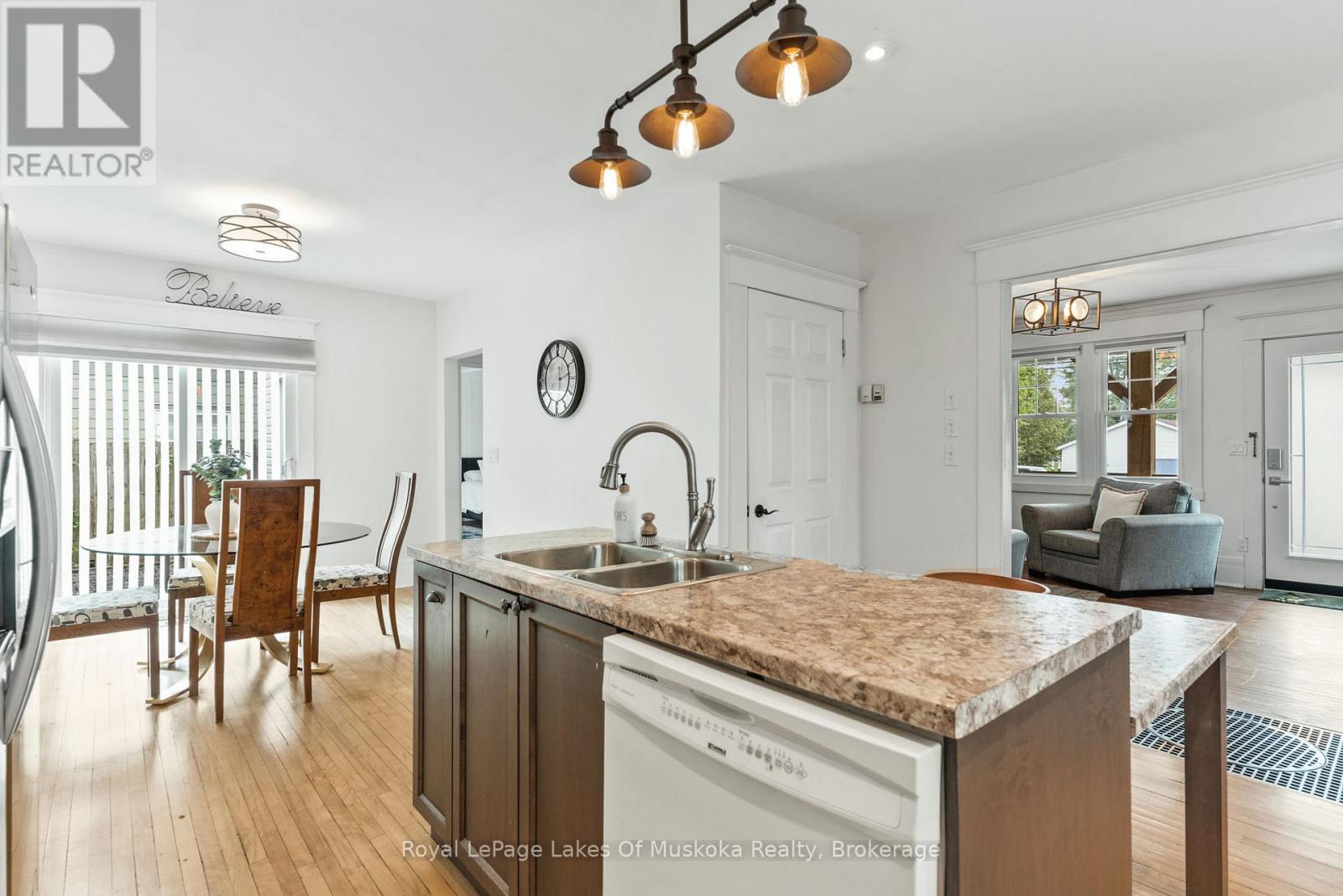 8 North Road, Lake Of Bays, Ontario  P0B 1A0 - Photo 13 - X12219922