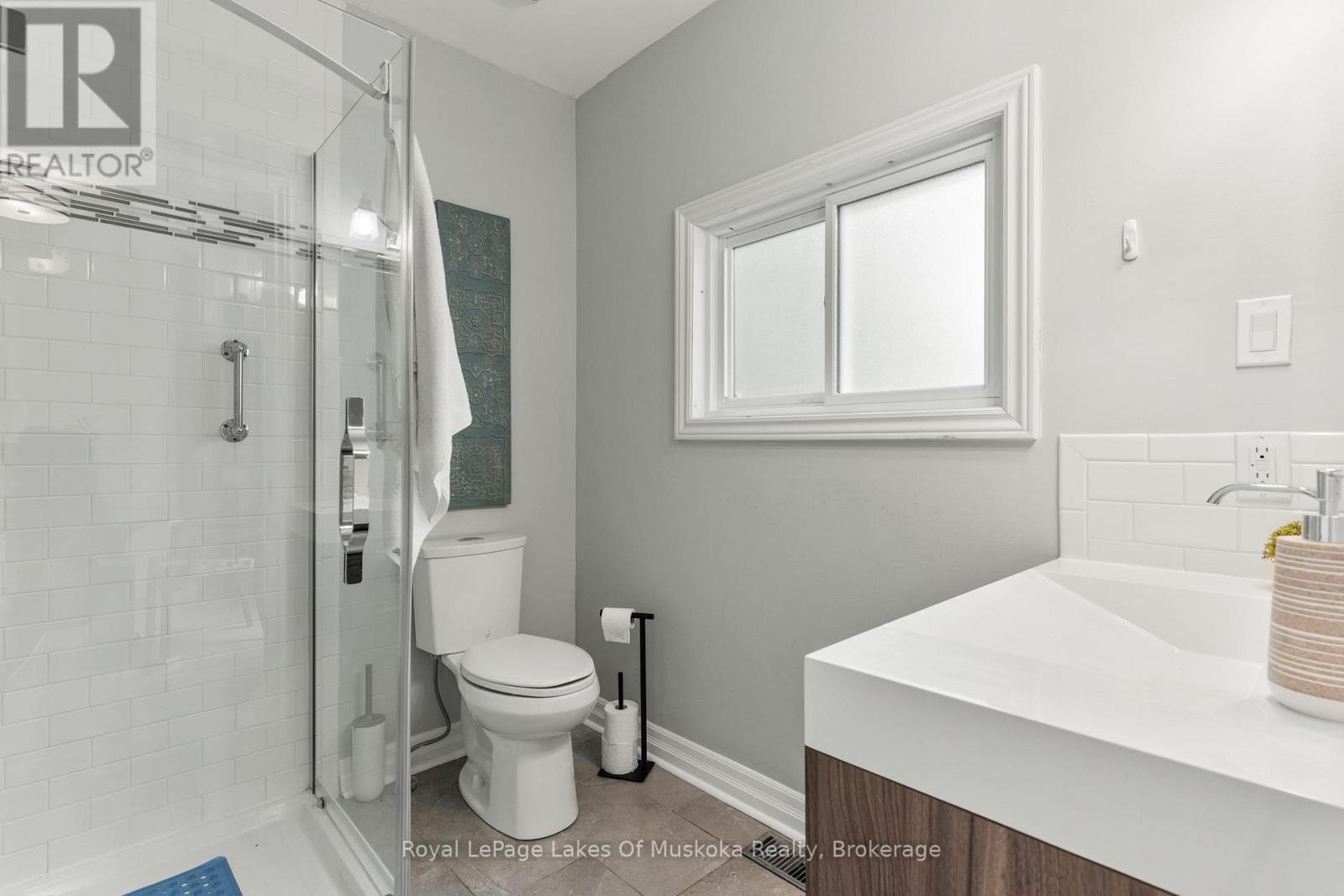 8 North Road, Lake Of Bays, Ontario  P0B 1A0 - Photo 19 - X12219922