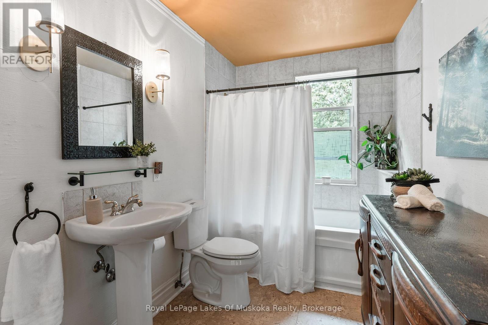 8 North Road, Lake Of Bays, Ontario  P0B 1A0 - Photo 37 - X12219922