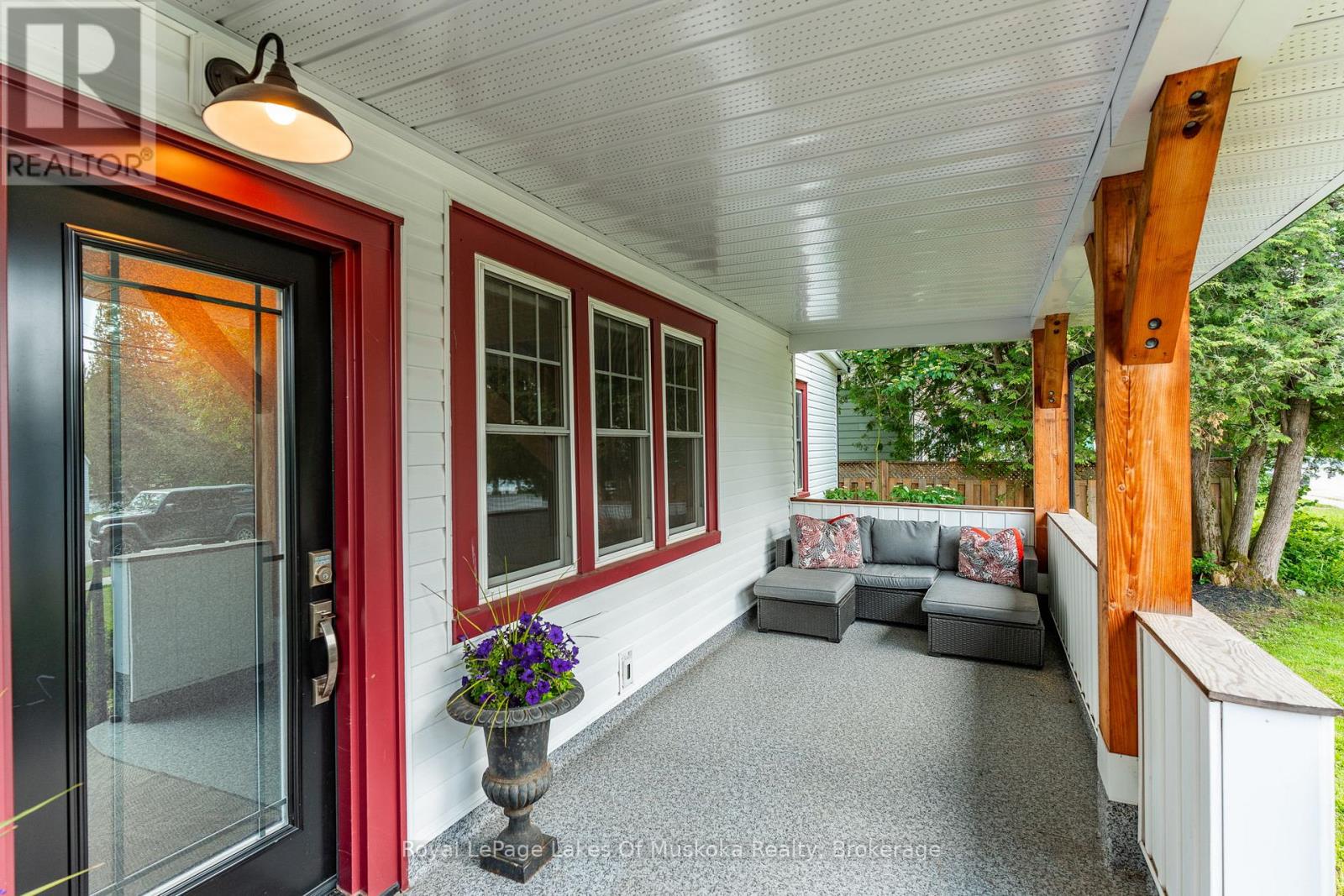 8 North Road, Lake Of Bays, Ontario  P0B 1A0 - Photo 4 - X12219922