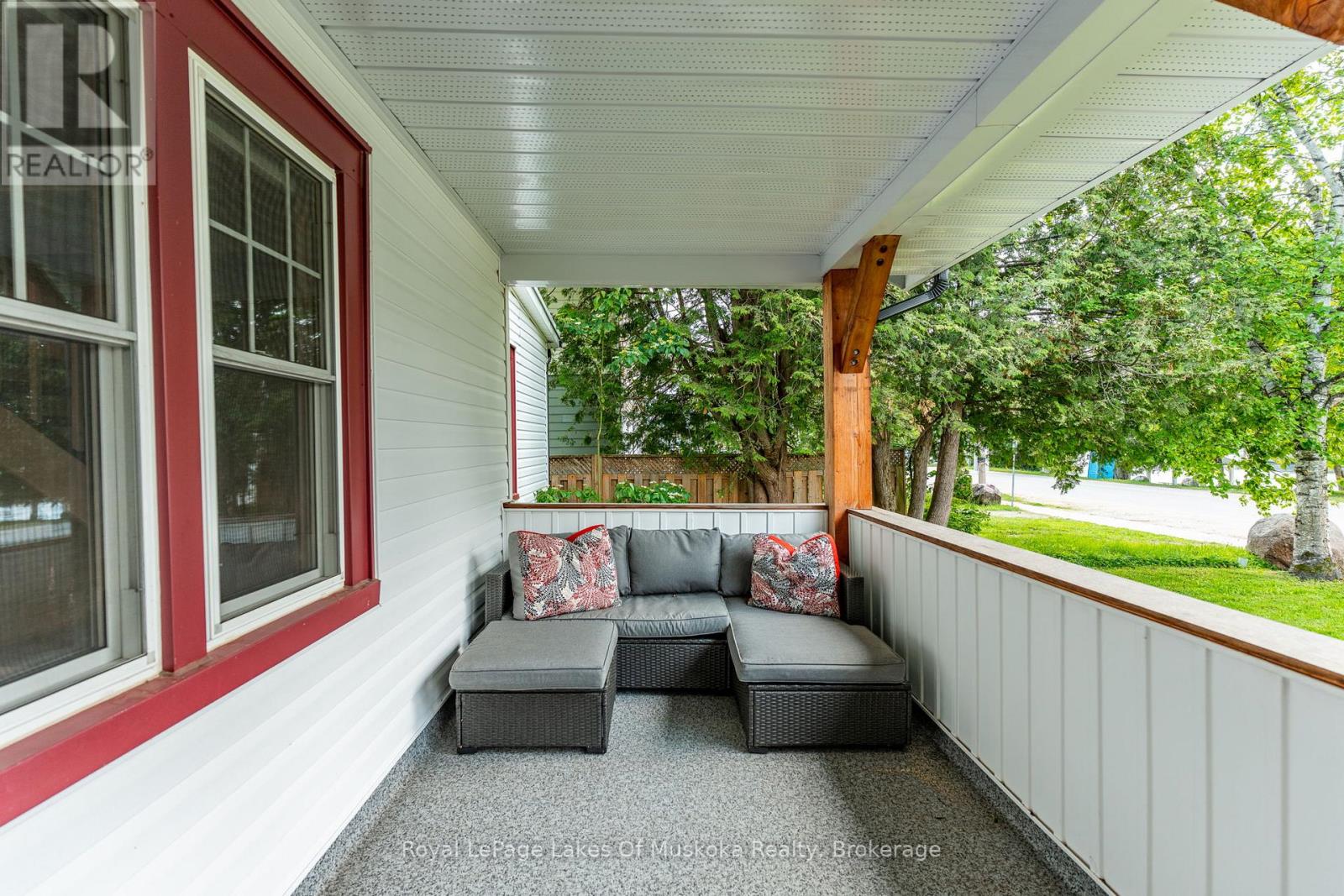 8 North Road, Lake Of Bays, Ontario  P0B 1A0 - Photo 5 - X12219922