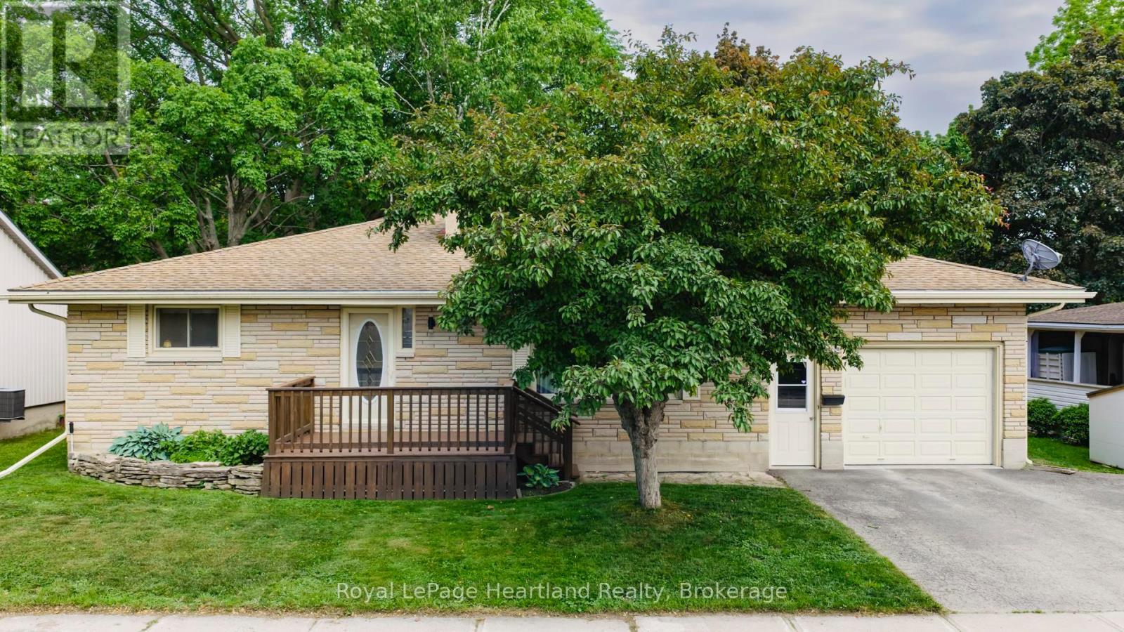 106 Oxford Street, Goderich, Ontario  N7A 1E4 - Photo 1 - X12219936
