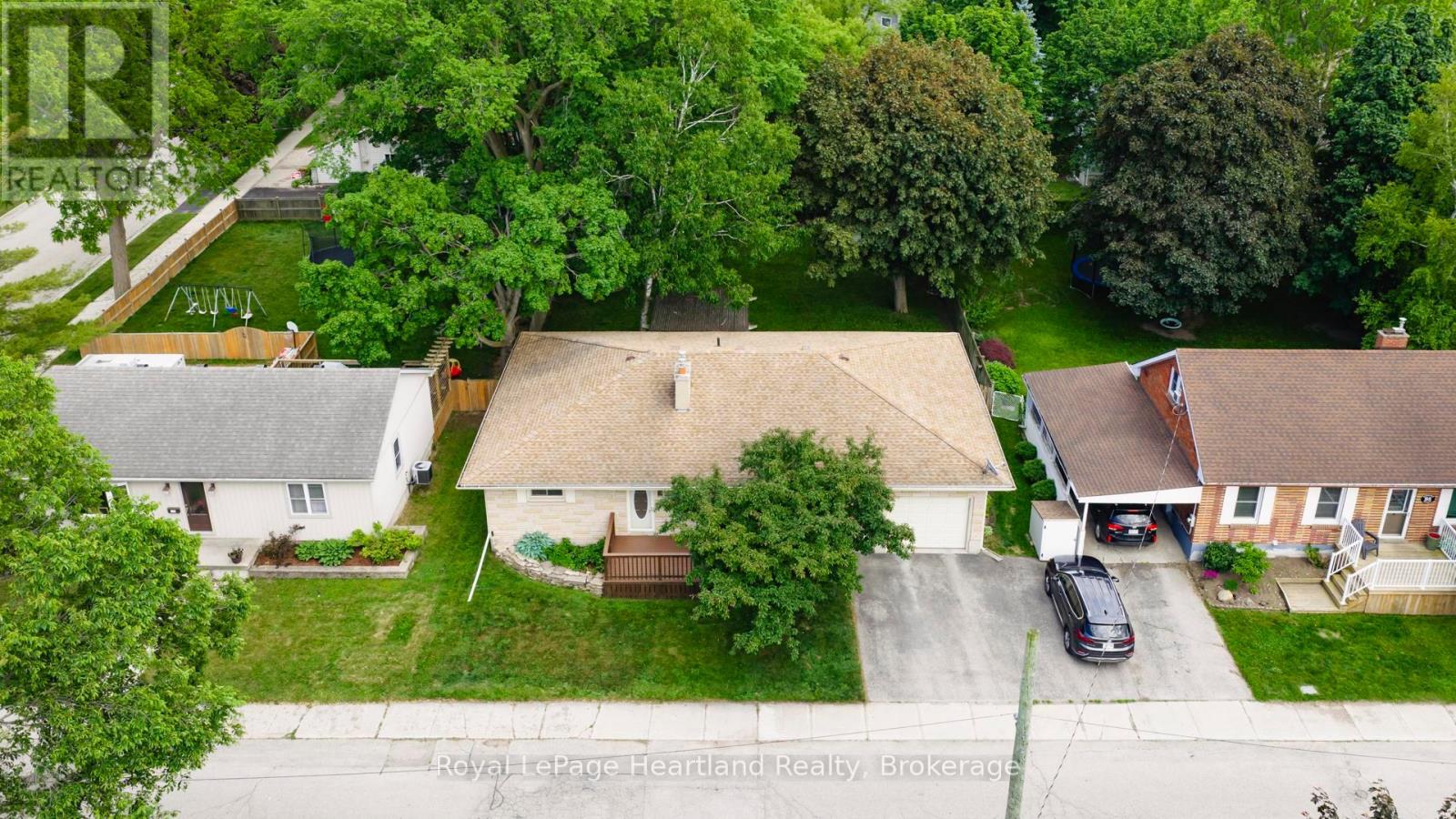 106 Oxford Street, Goderich, Ontario  N7A 1E4 - Photo 2 - X12219936
