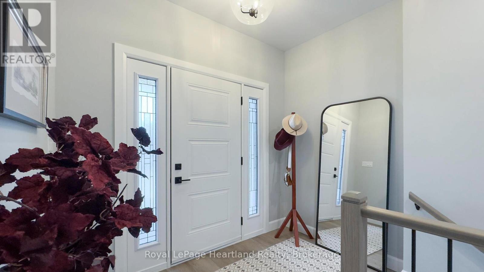 455 Woodridge Drive, Goderich, Ontario  N7A 0C7 - Photo 2 - X12220105