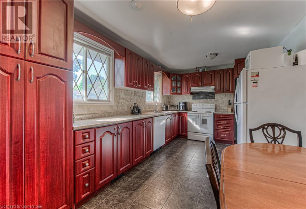 553 Teakwood Drive, Waterloo, Ontario  N2L 4L5 - Photo 4 - 40741045