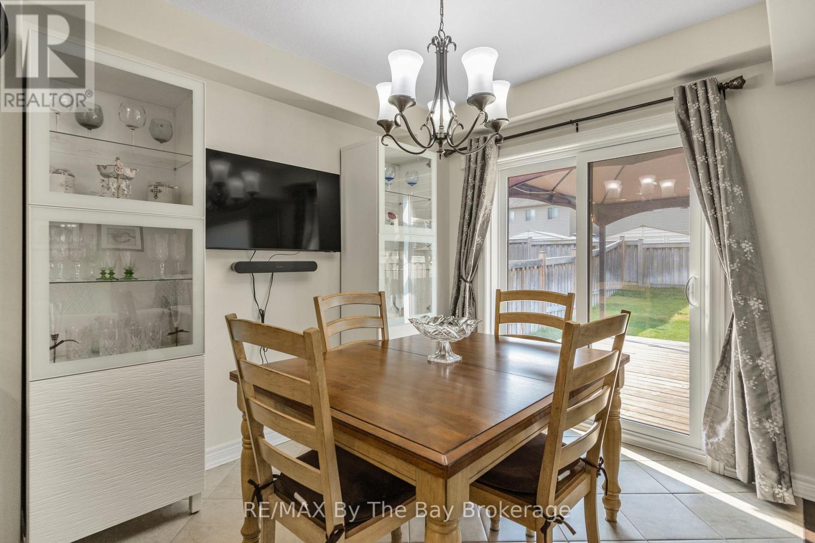 182 Banting Crescent, Essa, Ontario  L0M 1B6 - Photo 10 - N12220828
