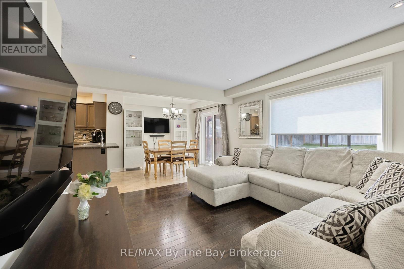 182 Banting Crescent, Essa, Ontario  L0M 1B6 - Photo 14 - N12220828