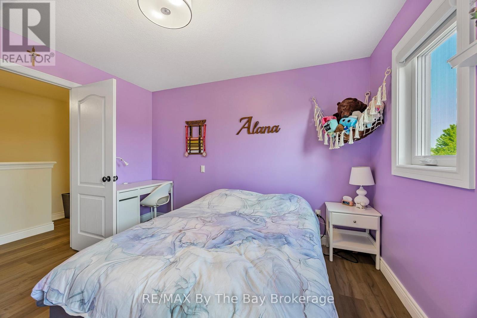 182 Banting Crescent, Essa, Ontario  L0M 1B6 - Photo 17 - N12220828