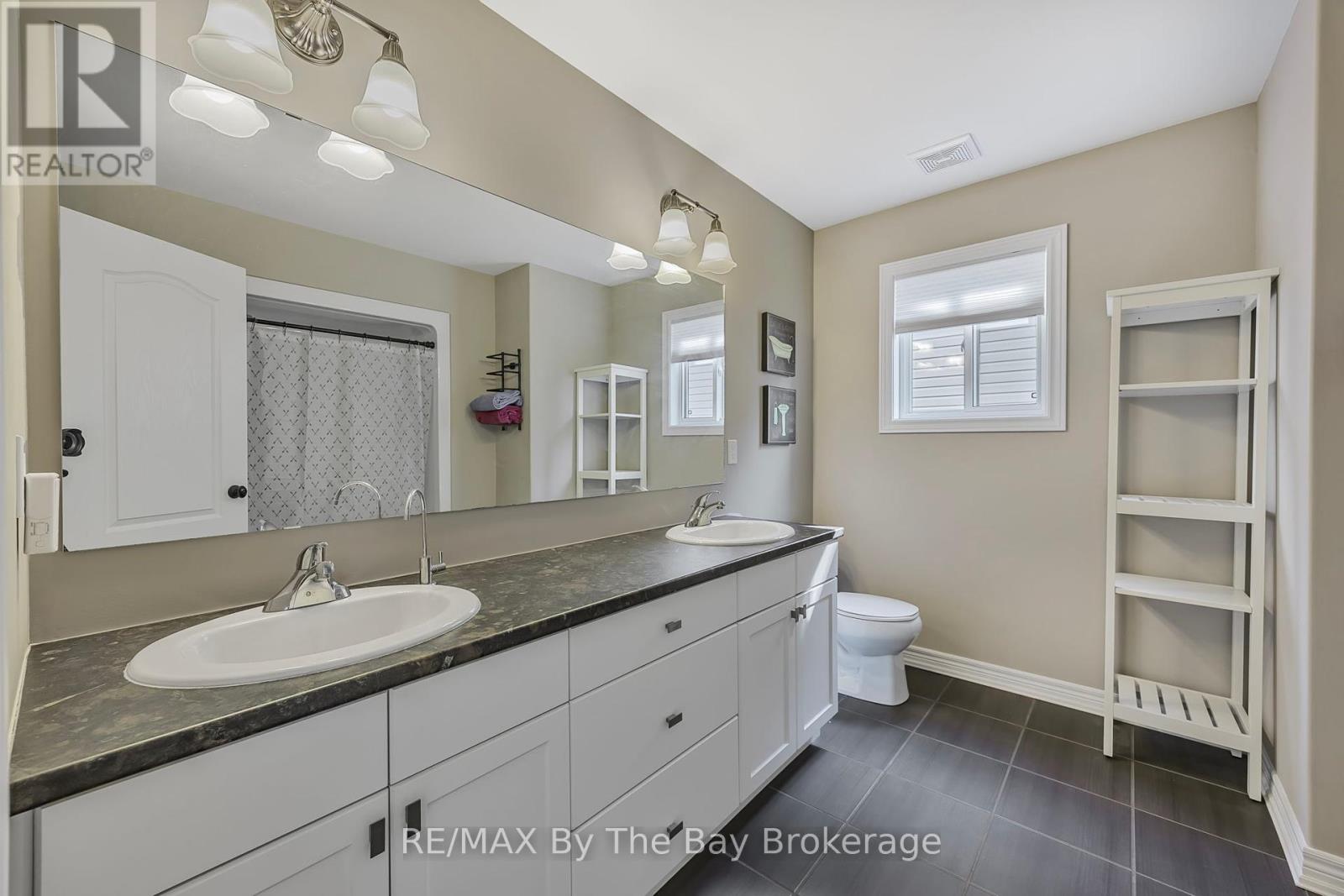 182 Banting Crescent, Essa, Ontario  L0M 1B6 - Photo 24 - N12220828