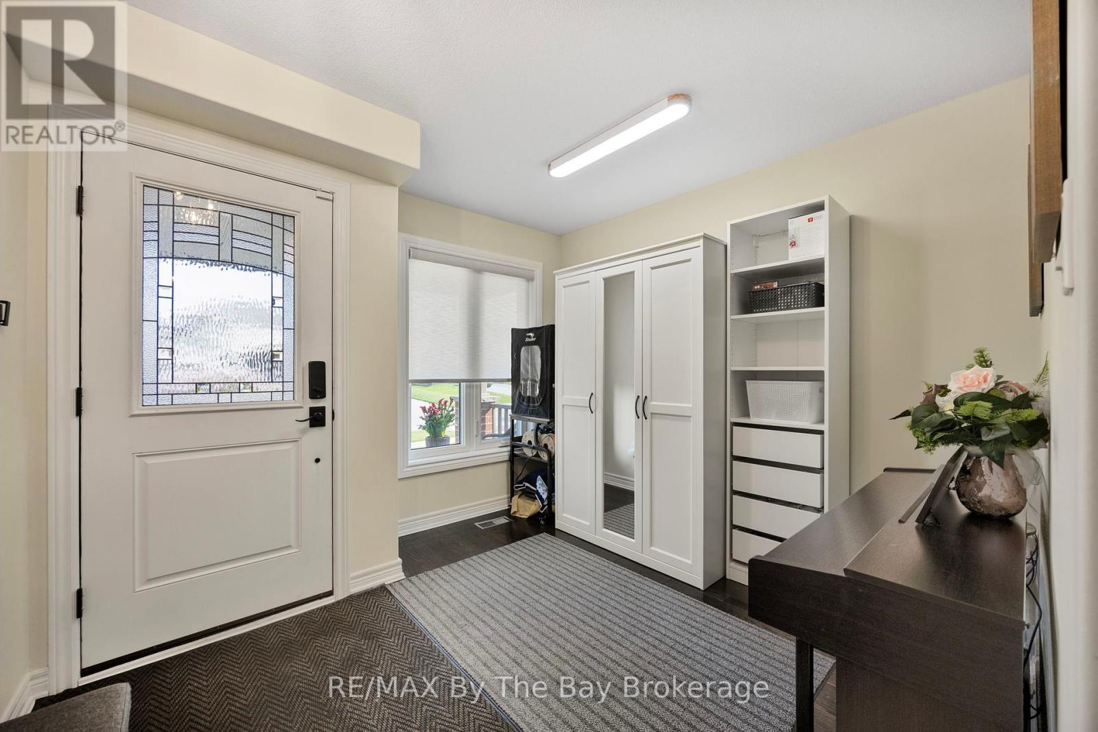 182 Banting Crescent, Essa, Ontario  L0M 1B6 - Photo 6 - N12220828