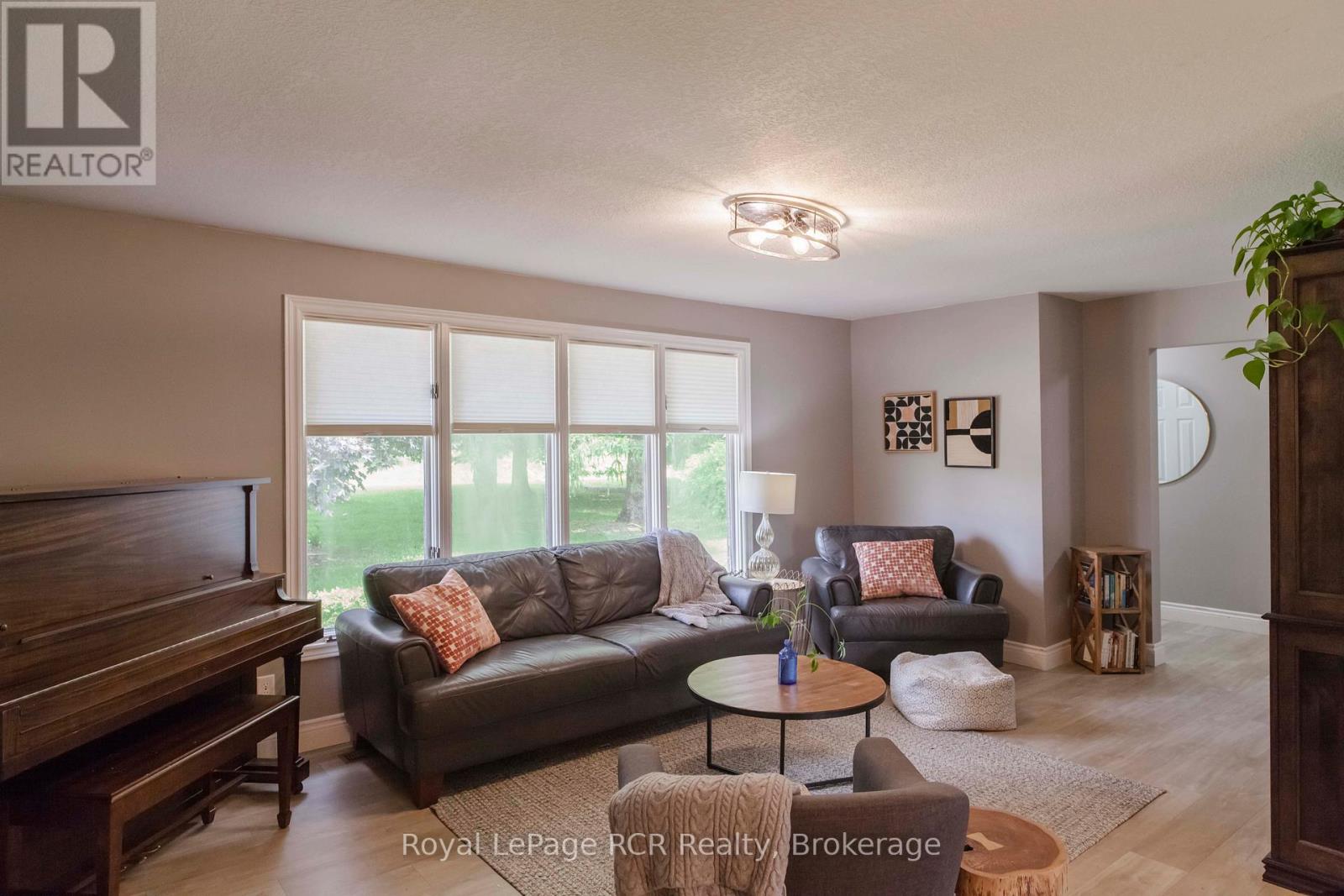 202122 21 Highway, Georgian Bluffs, Ontario  N4K 5N7 - Photo 6 - X12220957