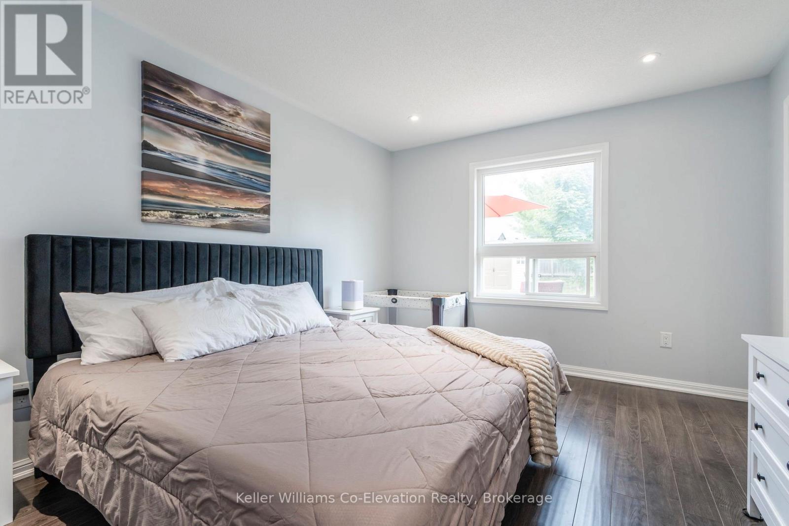 92 Wesley Avenue, Wasaga Beach, Ontario  L9Z 0B9 - Photo 10 - S12221031
