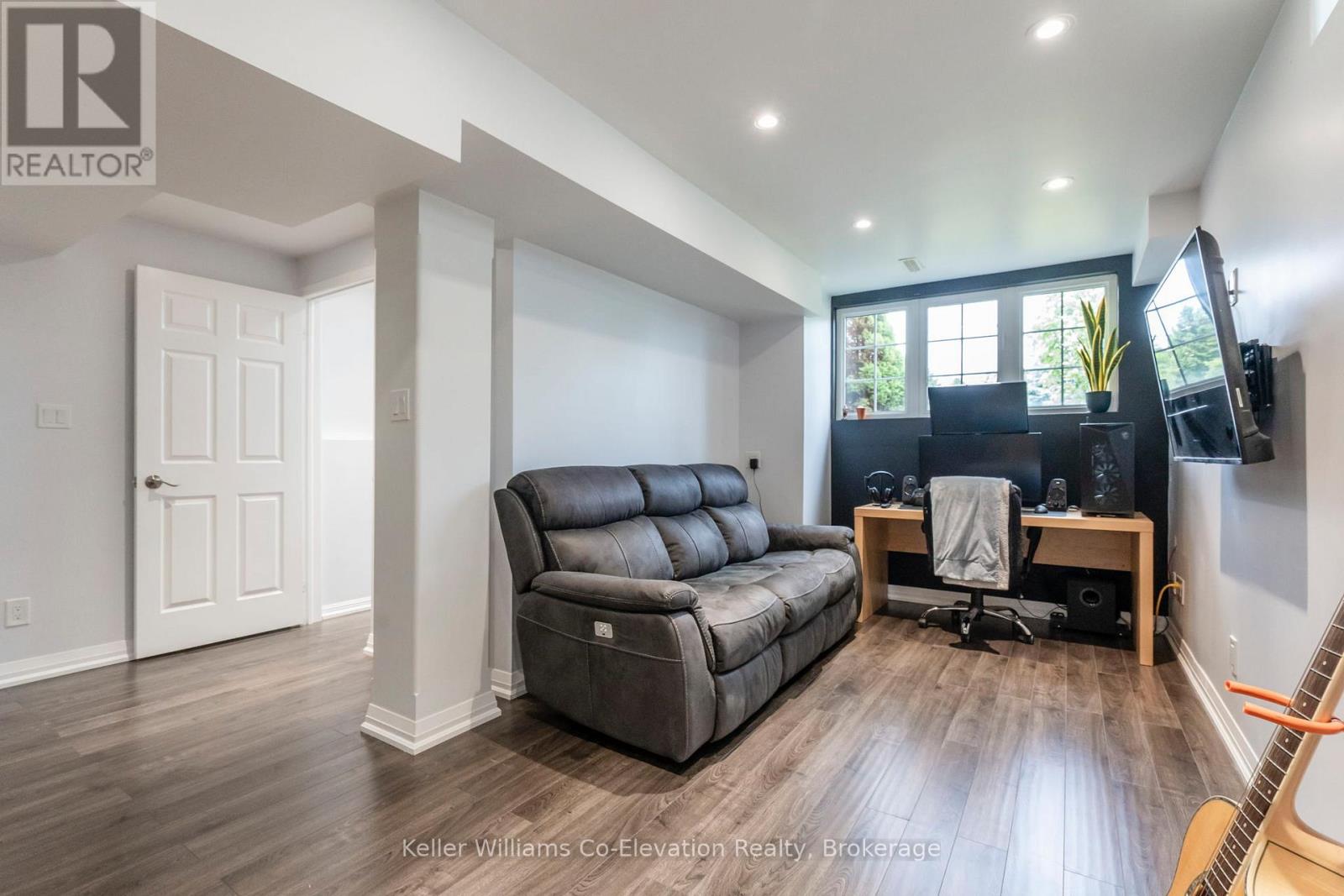 92 Wesley Avenue, Wasaga Beach, Ontario  L9Z 0B9 - Photo 14 - S12221031