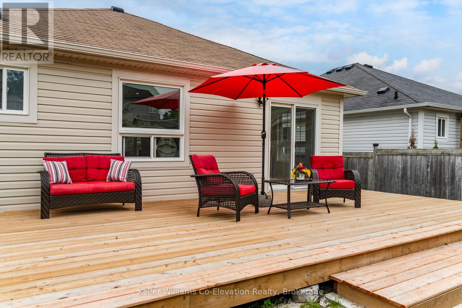 92 Wesley Avenue, Wasaga Beach, Ontario  L9Z 0B9 - Photo 17 - S12221031